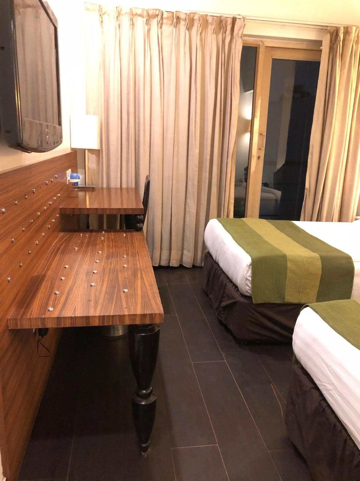 Balcony/Terrace, Bed in Hotel Ivory 32