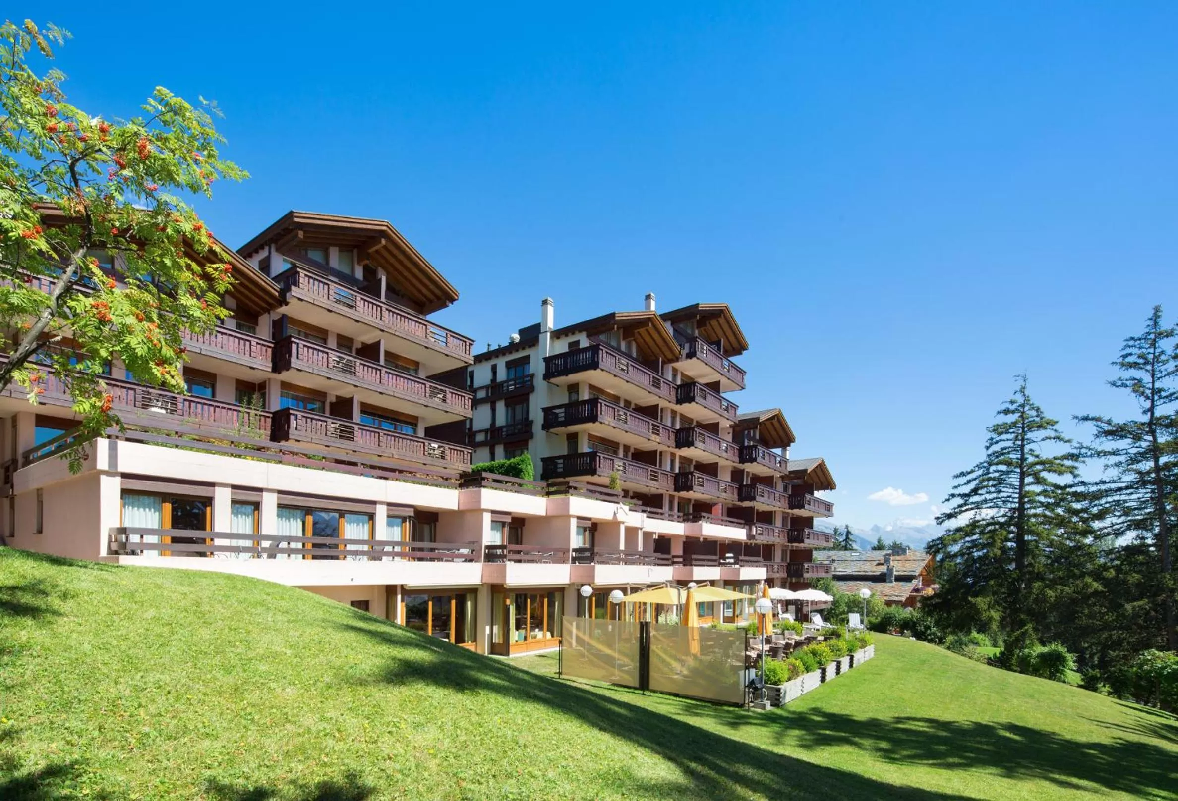 Property building in Aparthotel Helvetia