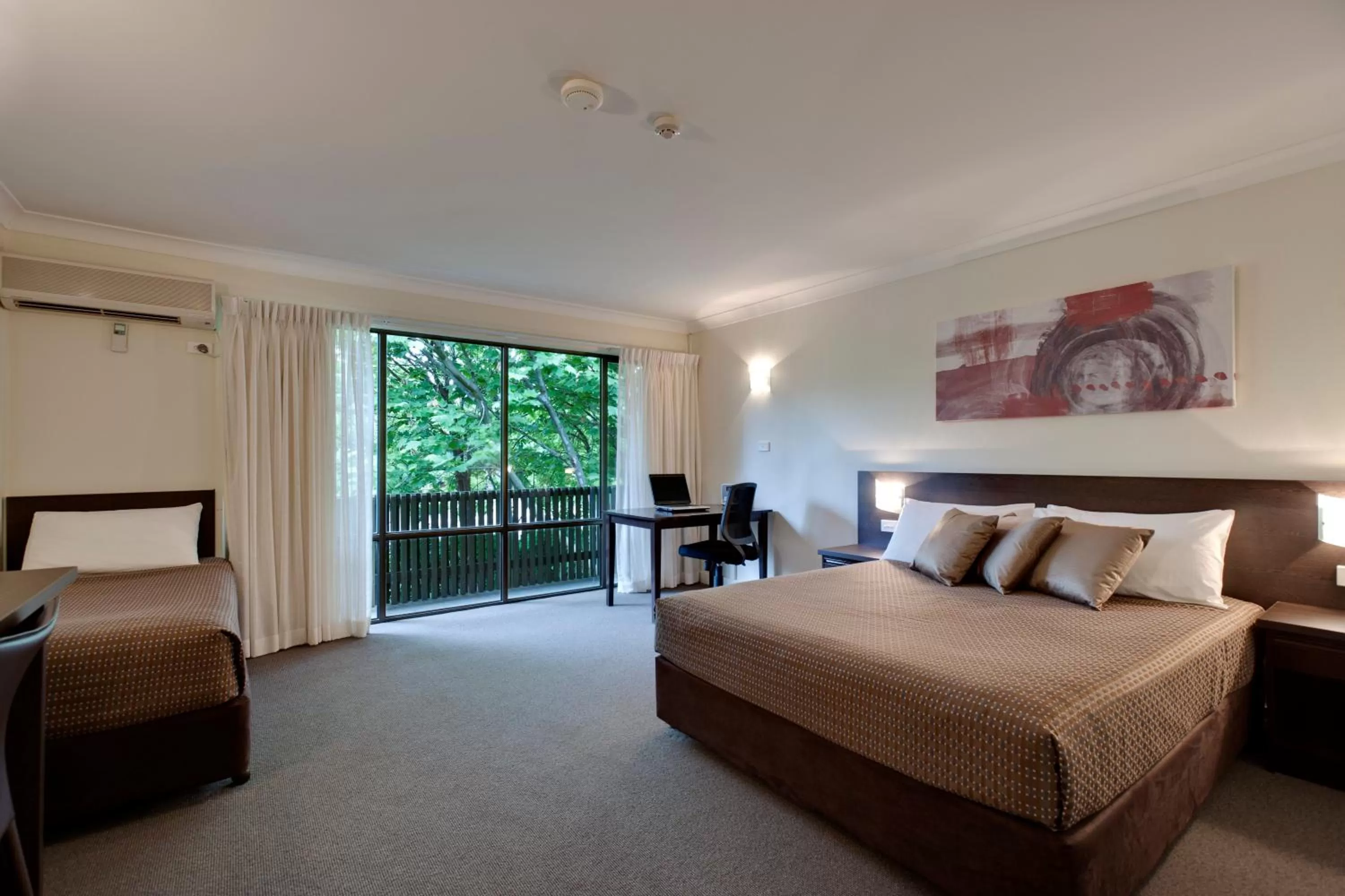 Photo of the whole room, Bed in Tall Trees Ainslie Motel