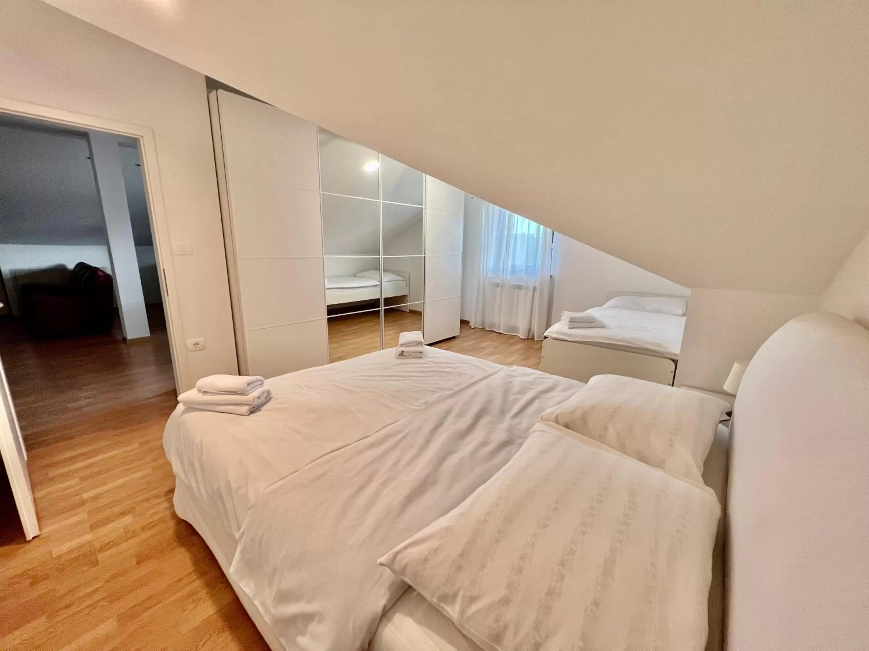 Bed in HOP HOUSE Garni Hotel