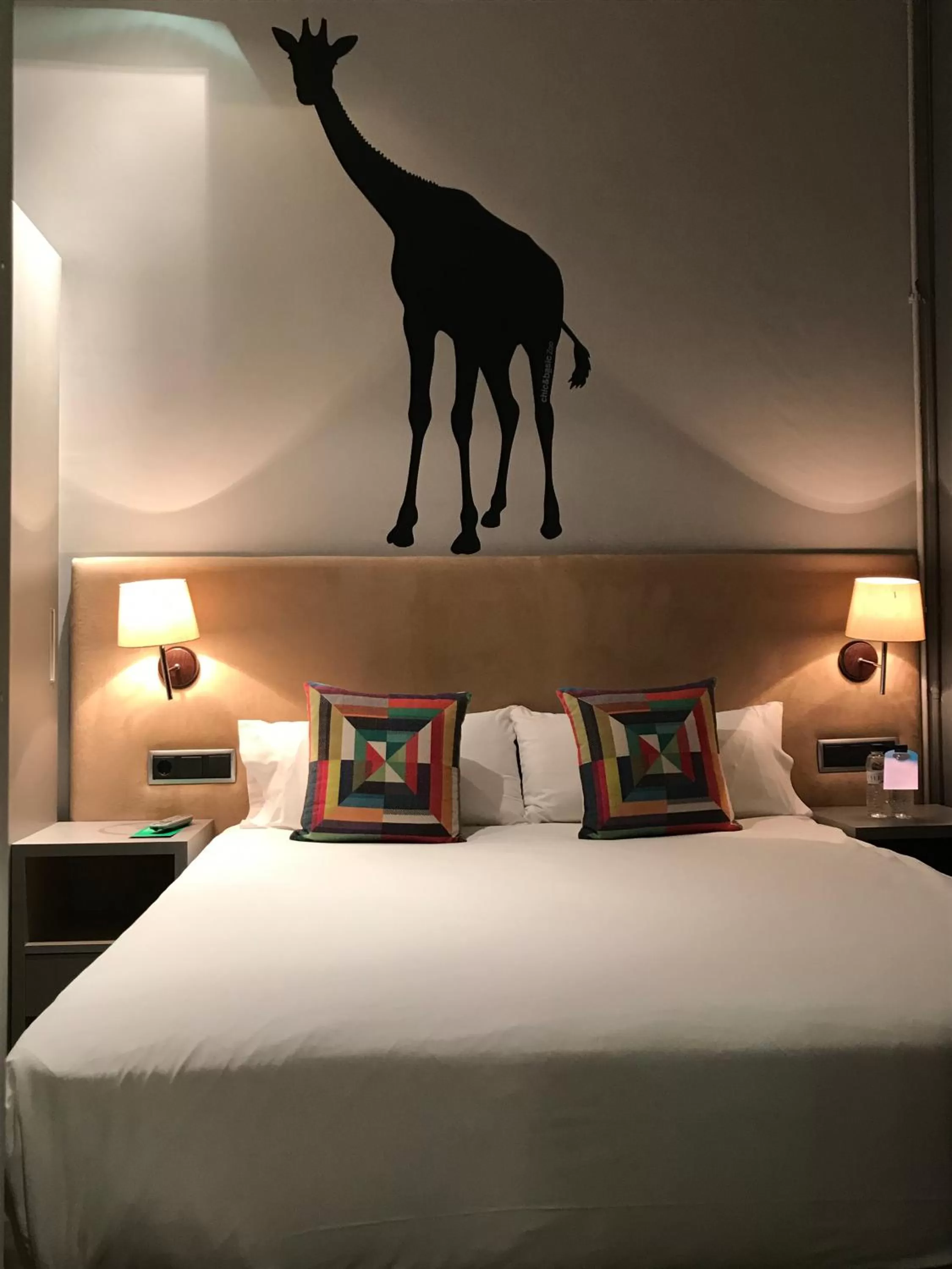 Bedroom, Bed in Chic & Basic Zoo