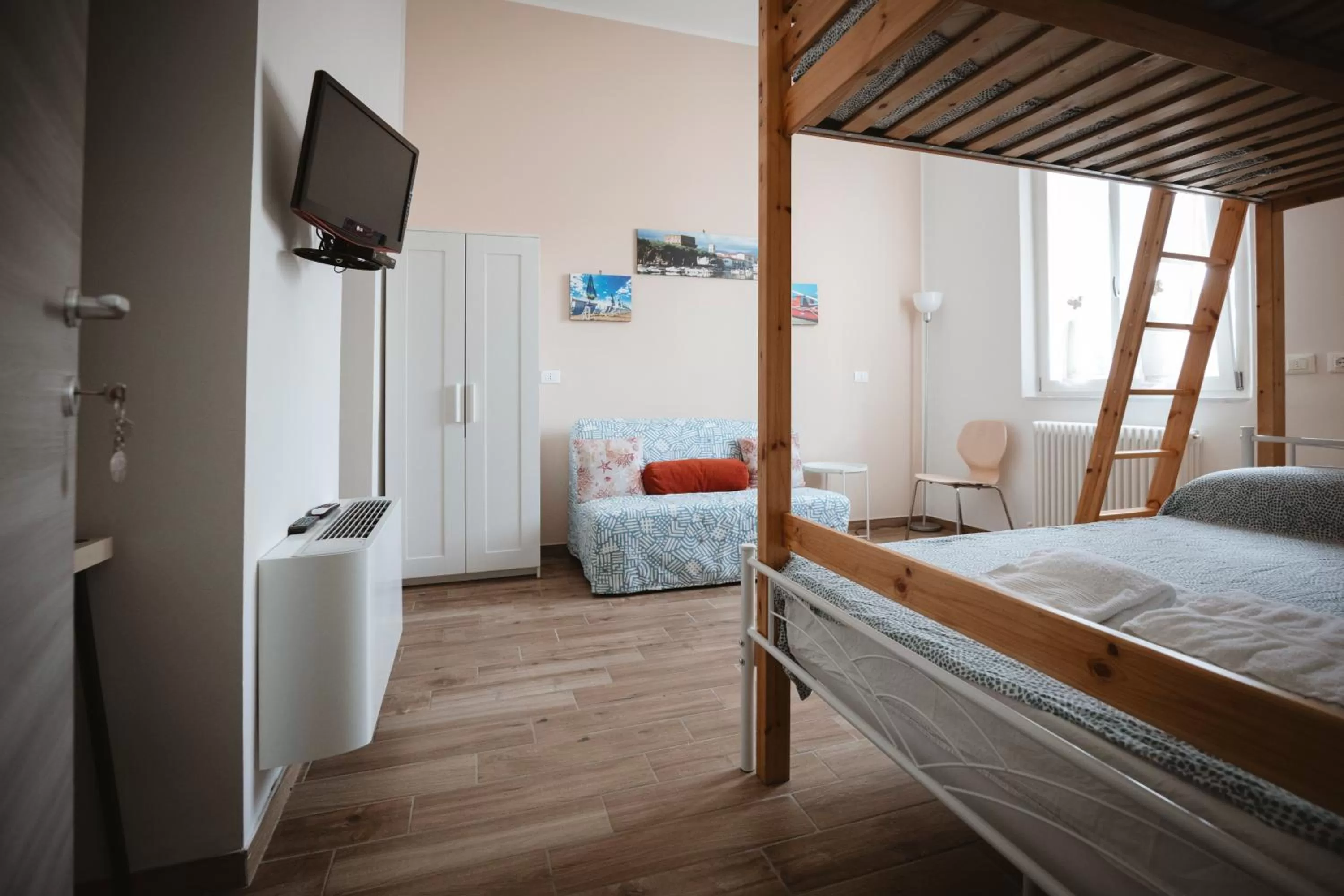 Photo of the whole room, Bed in Villa Valentina Versilia