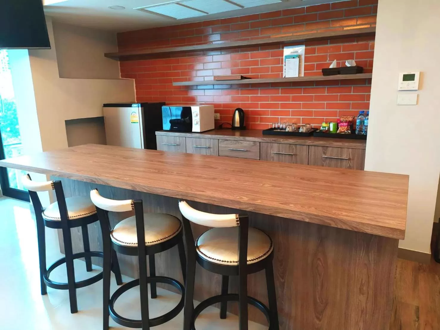 Lounge or bar in V20 Boutique Jacuzzi Hotel