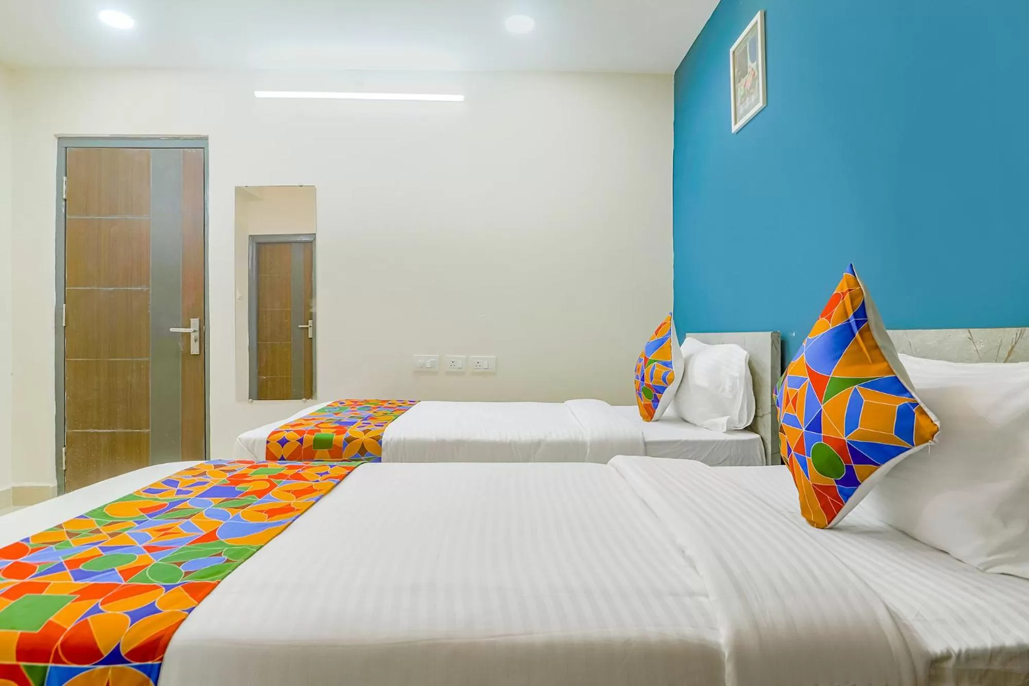 Bed in FabHotel Broholic Suites - Nr US Consulate, Financial District