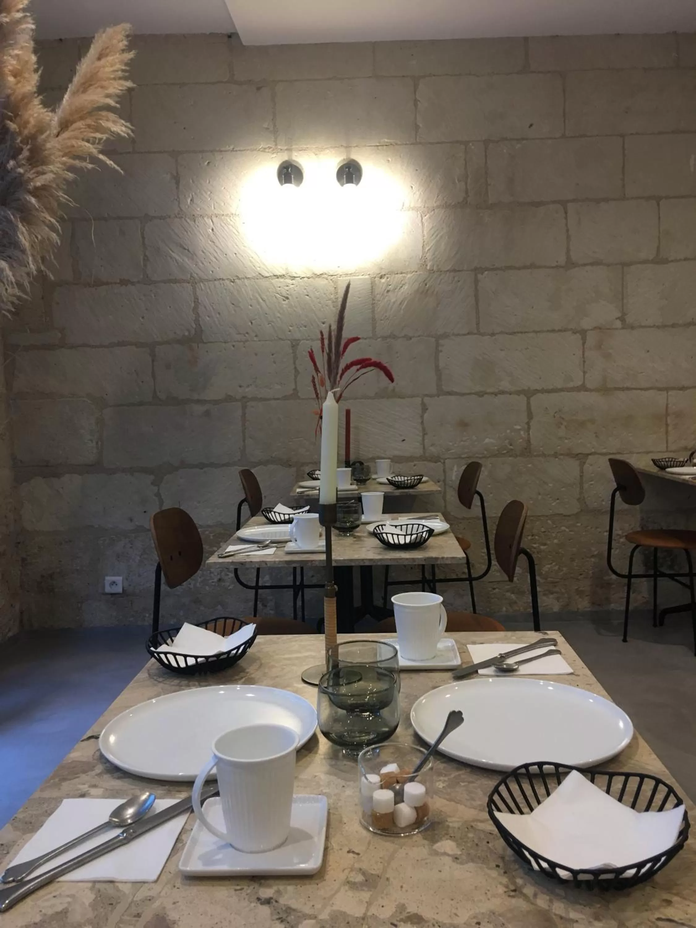 Restaurant/places to eat in Hôtel L'Adresse