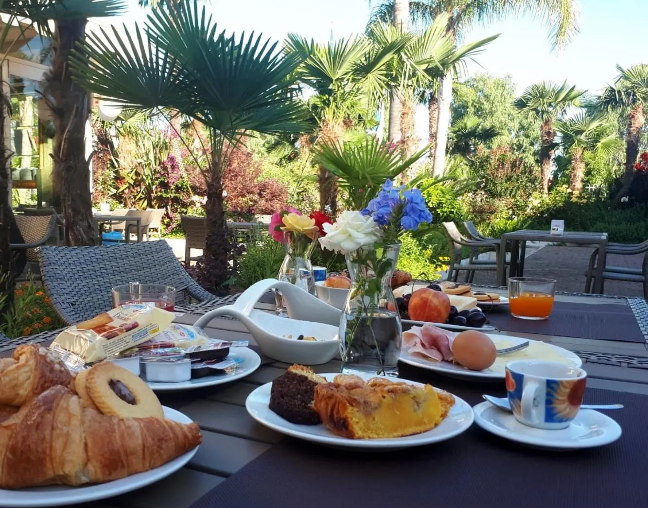 Breakfast in Hotel Ares