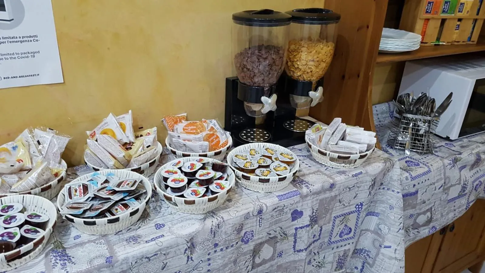 Continental breakfast in Hotel Bonola