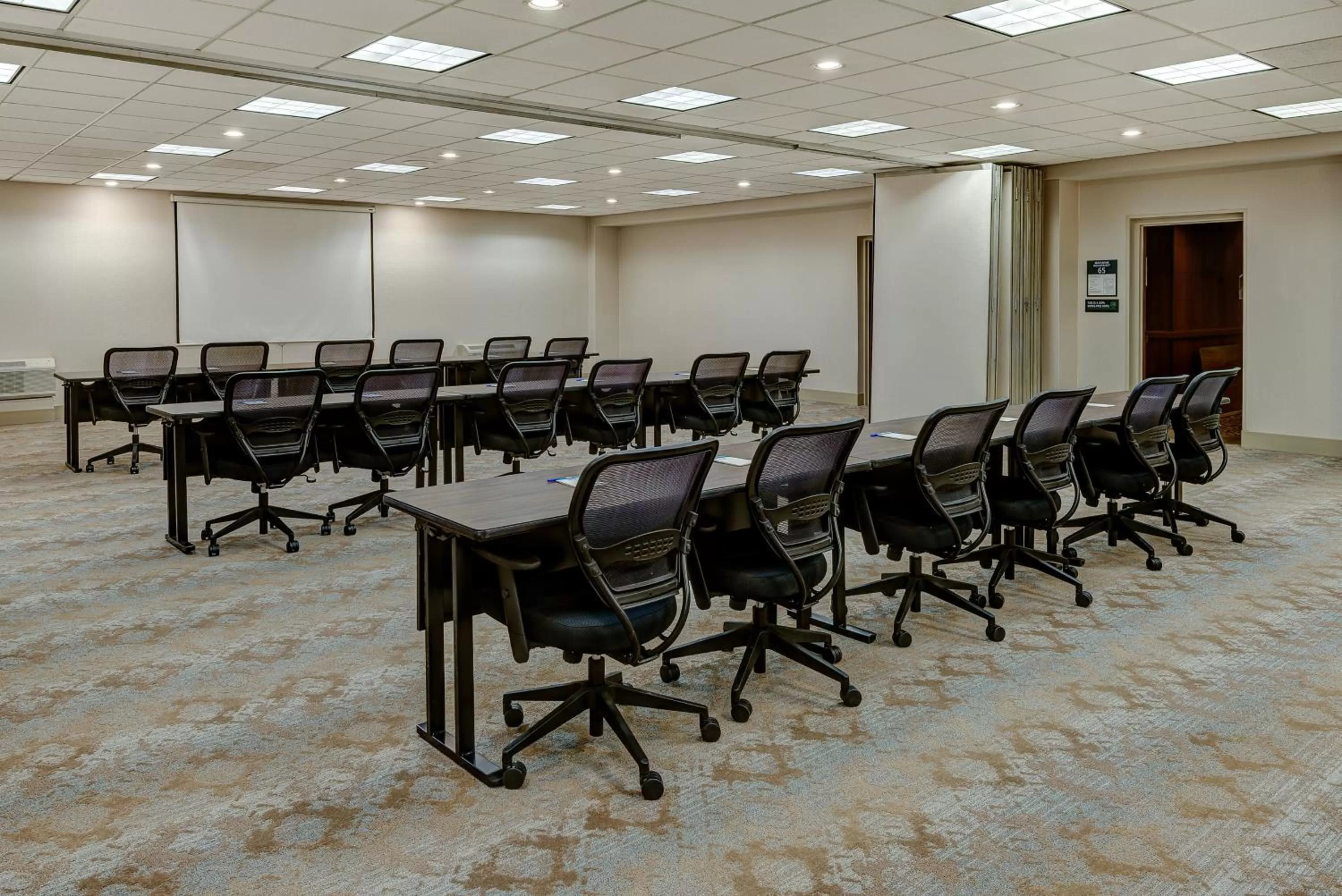 Meeting/conference room in Holiday Inn East Windsor by IHG