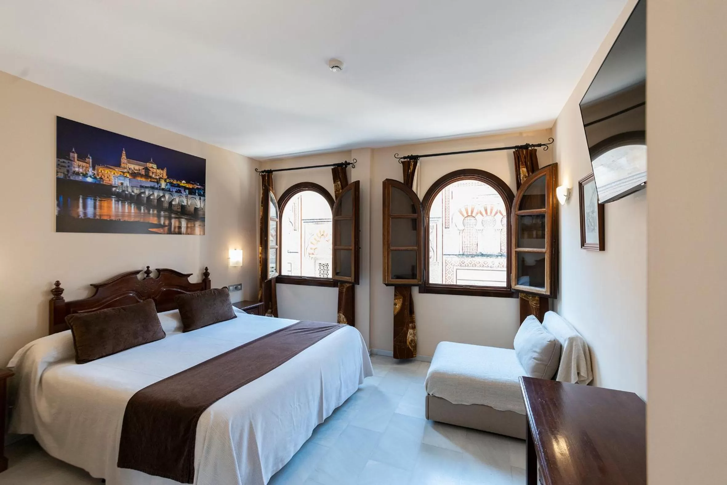 Photo of the whole room, Bed in Hotel Casa Museo de la Mezquita