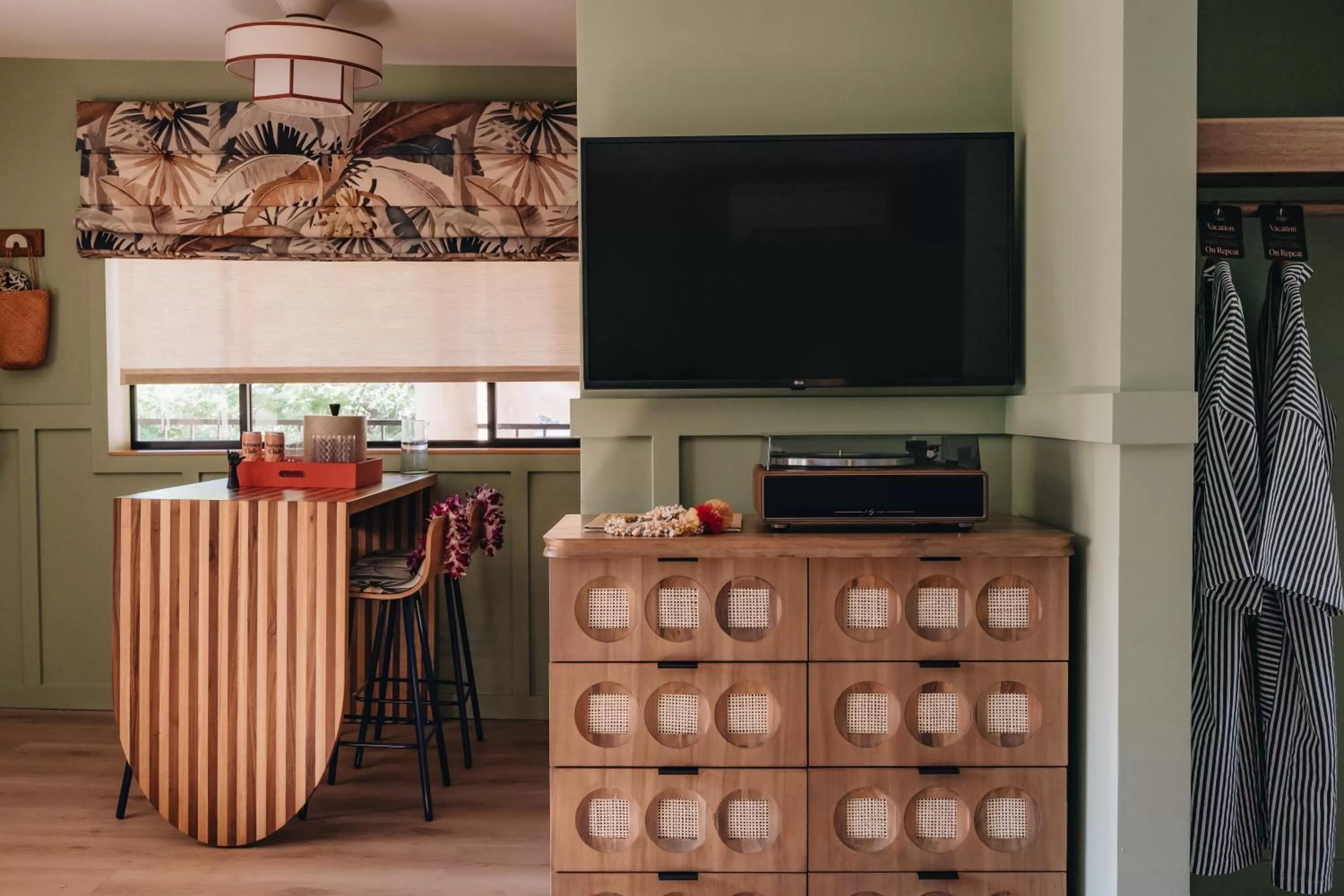 TV and multimedia in Wayfinder Waikiki - Voted Top 10 Best Hotels in Hawaii!