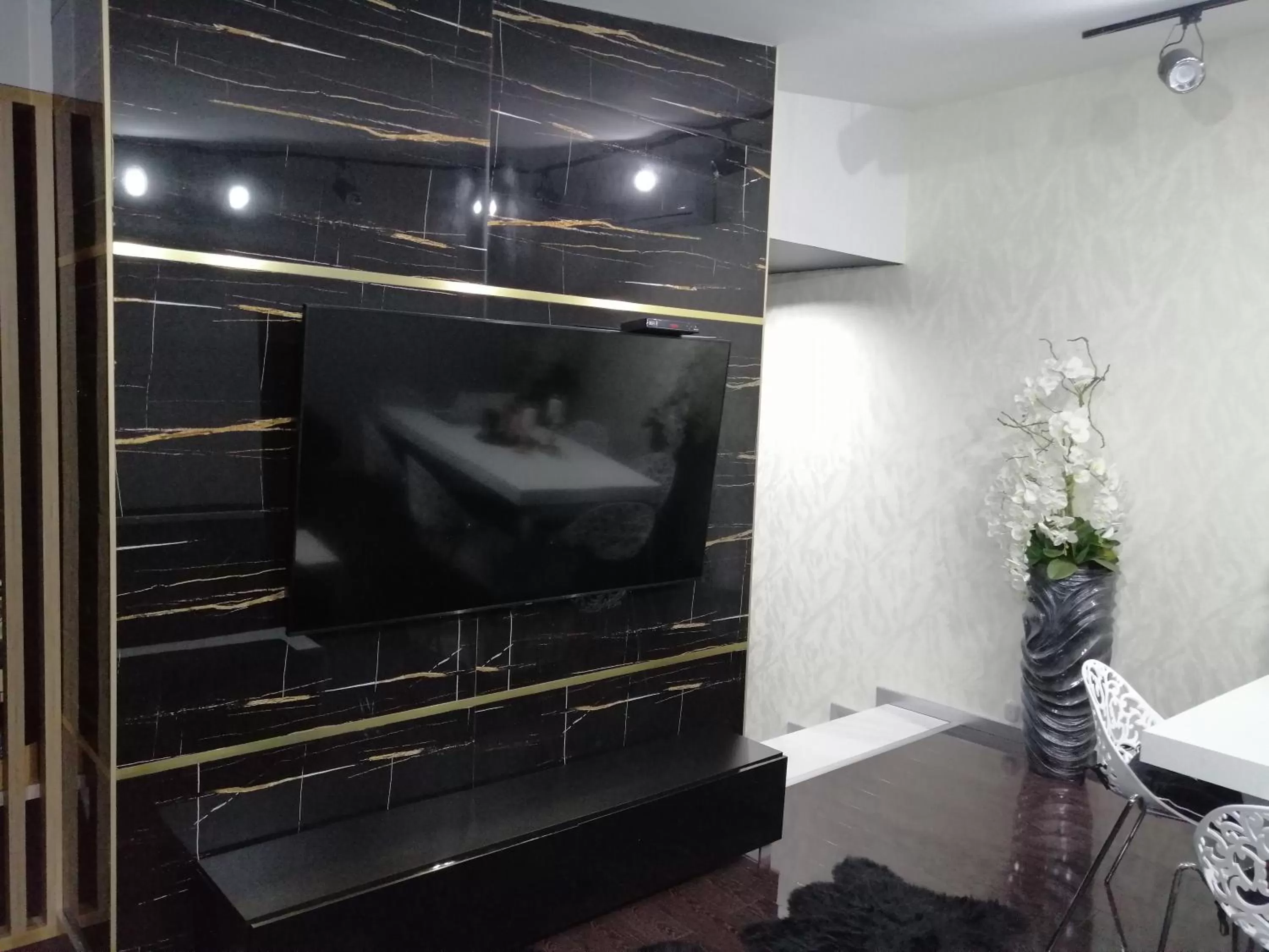 Communal lounge/ TV room, TV/Entertainment Center in Pensjonat Sandomierski