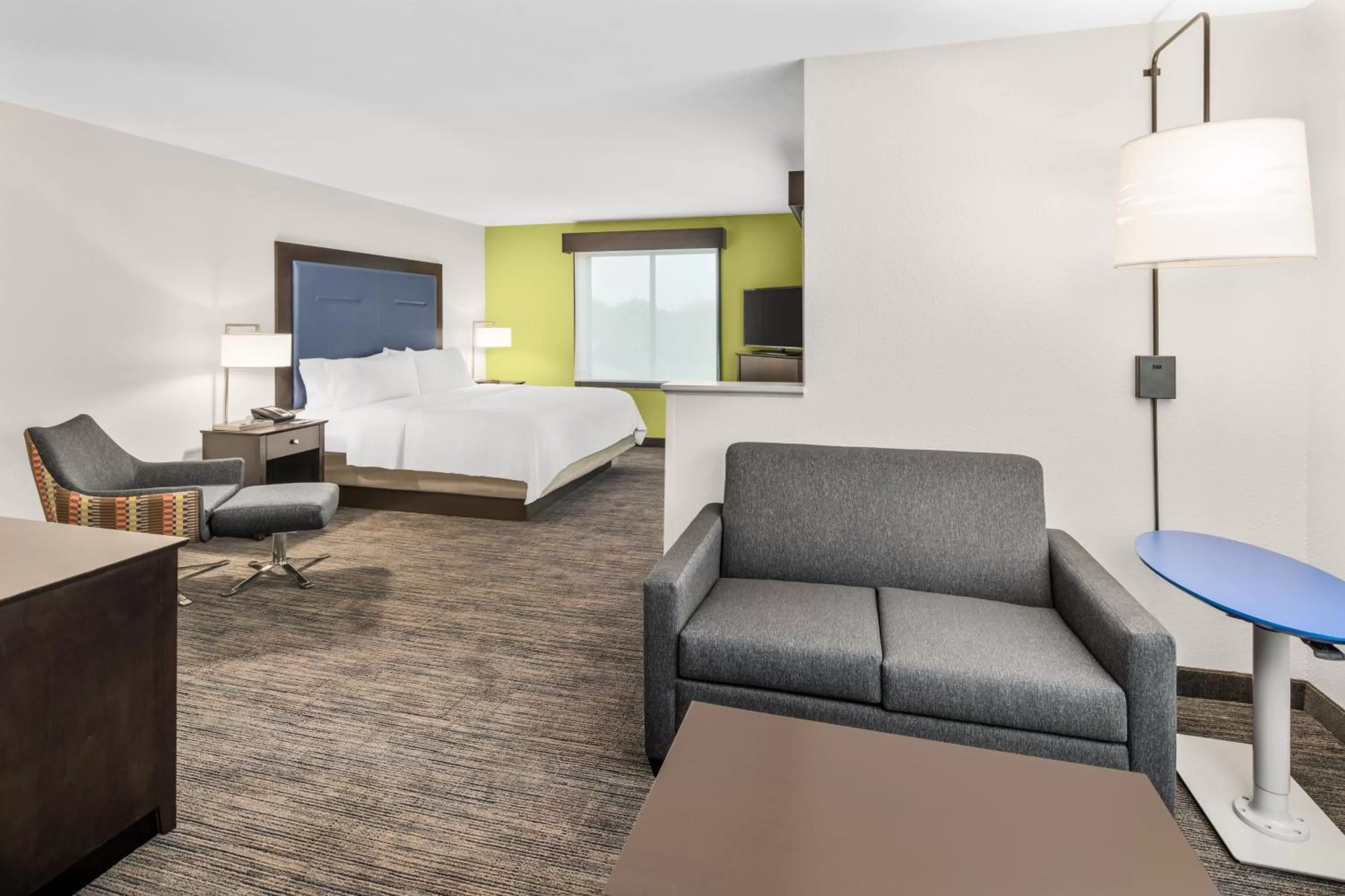 Photo of the whole room, Bed in Holiday Inn Express & Suites Wilmington-Newark by IHG