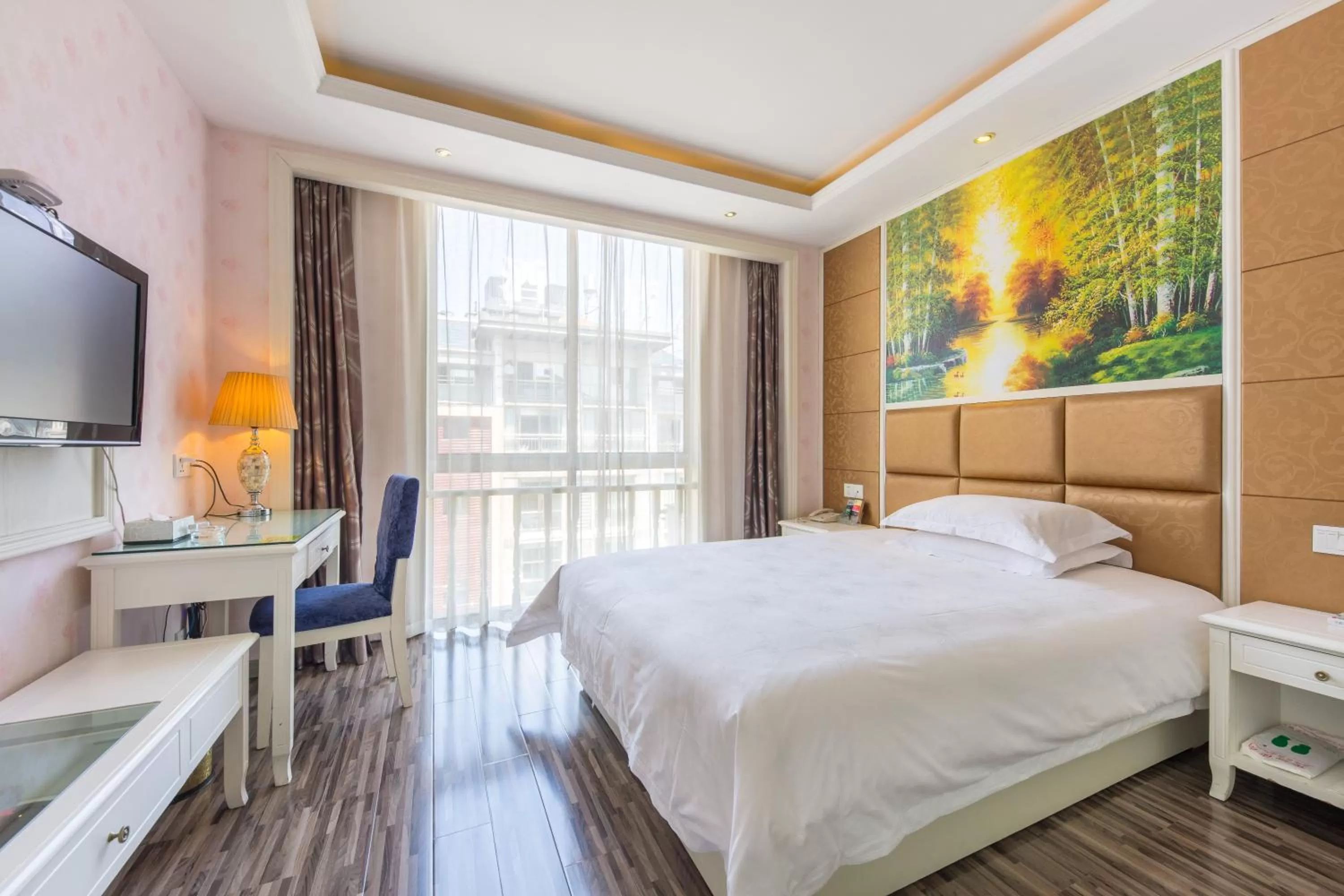 Bed in Lingshang Hotel