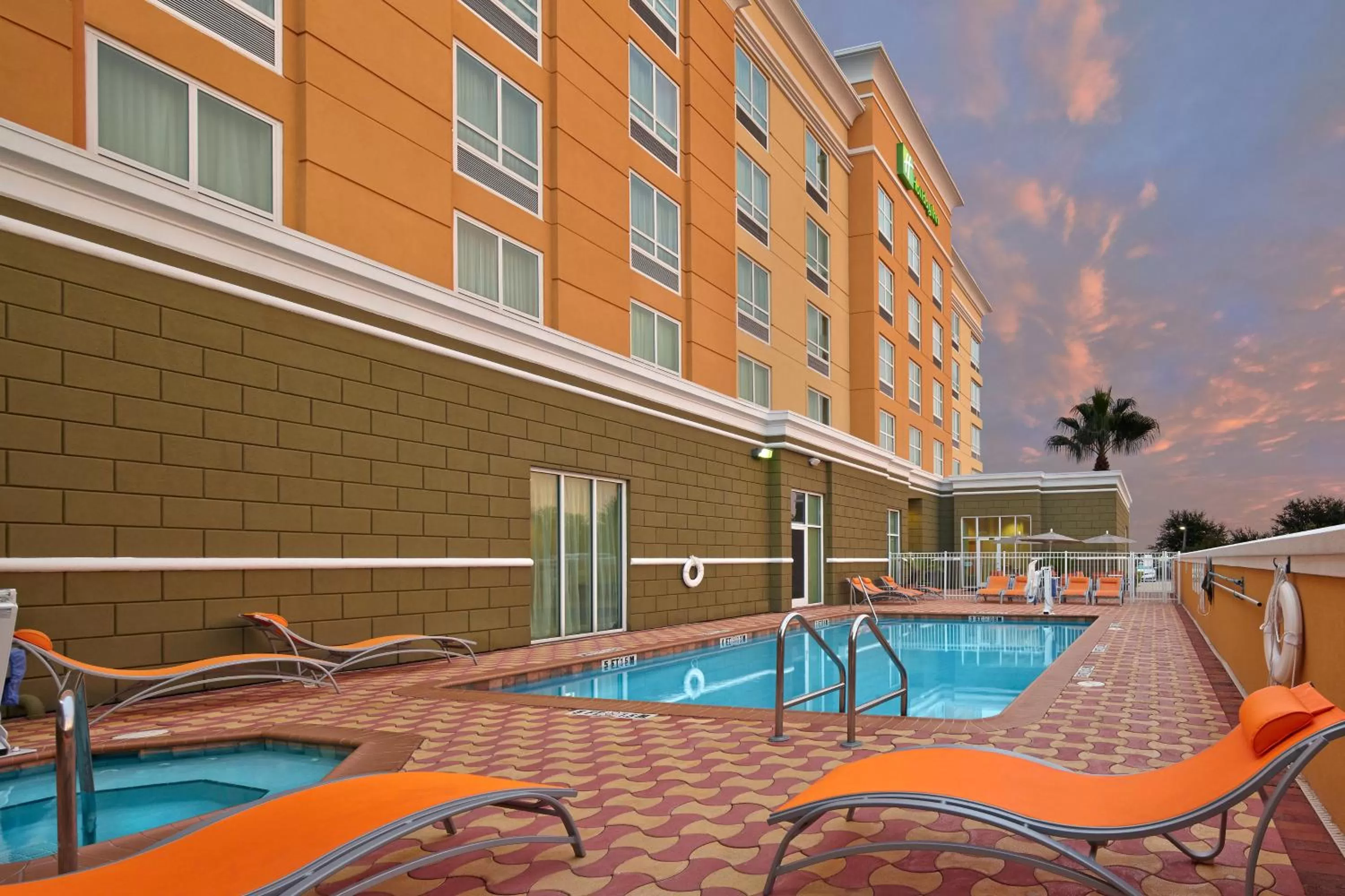 Swimming pool in Holiday Inn Jacksonville E 295 Baymeadows by IHG