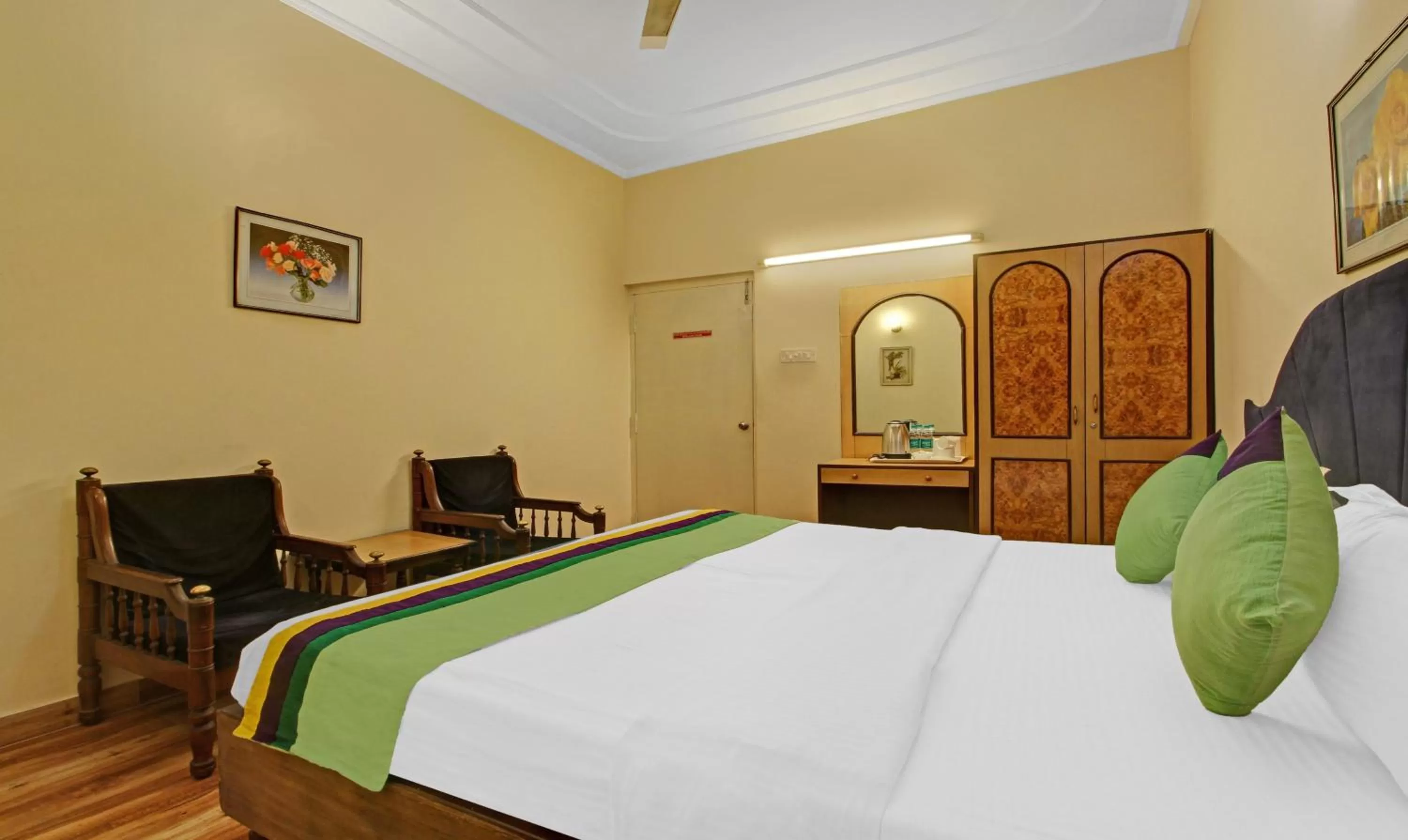 Photo of the whole room, Bed in Treebo Mira Inn, Camac Street