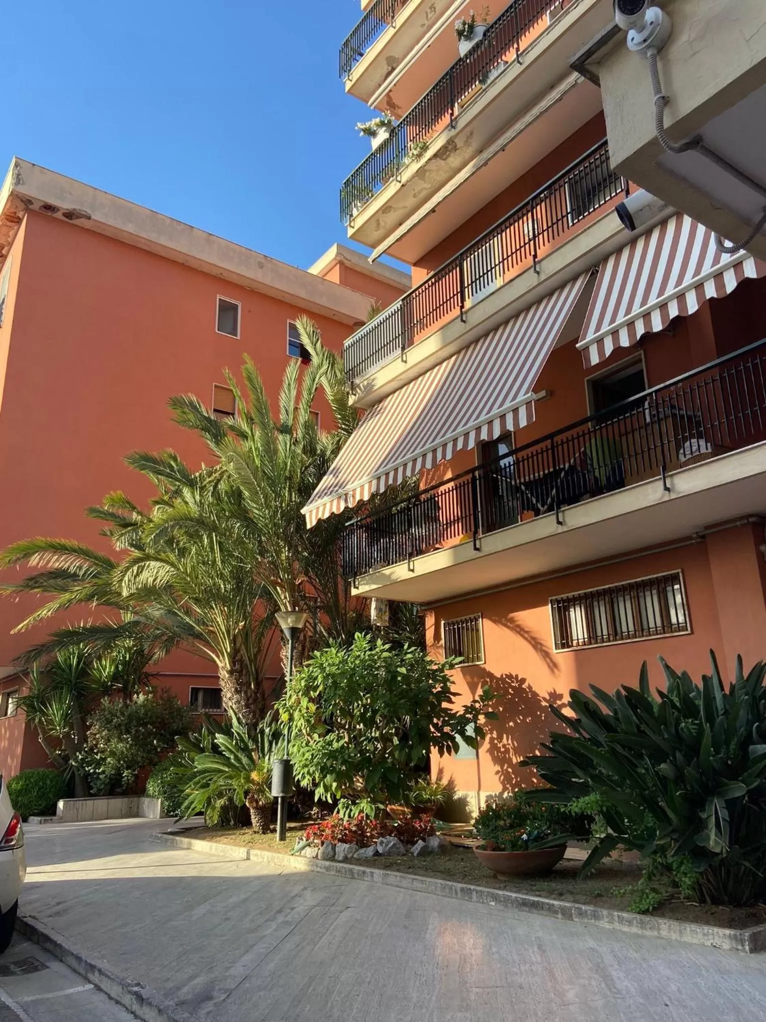 Property Building in Sorrento B&D Rooms