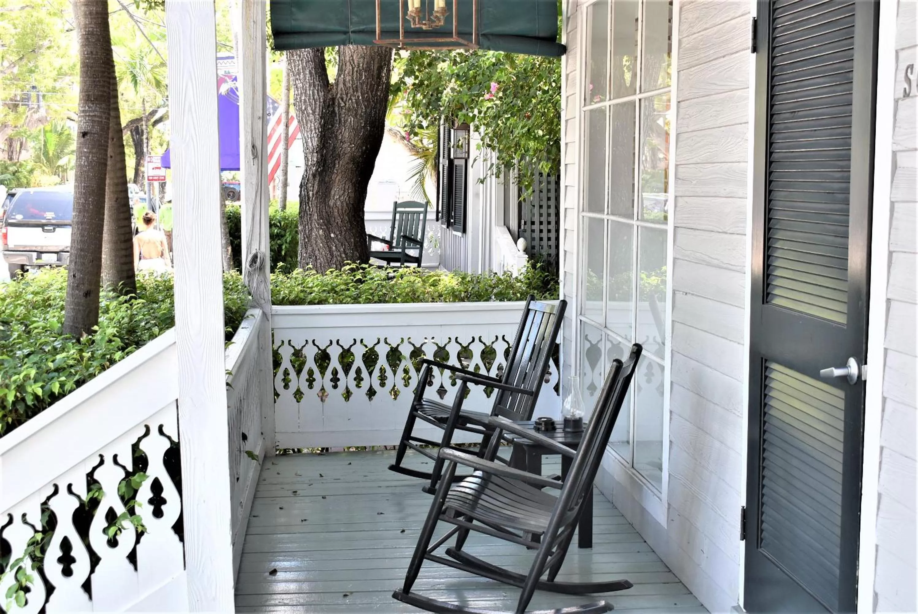 Patio in Simonton Court Historic Inn & Cottages