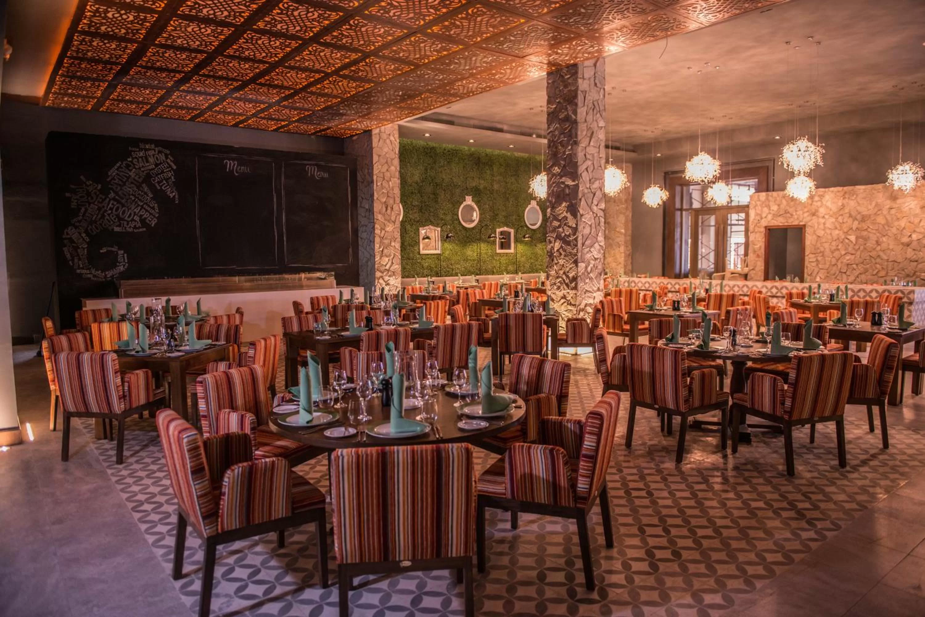 Restaurant/places to eat in Royalton Riviera Cancun, An Autograph Collection All-Inclusive Resort & Casino