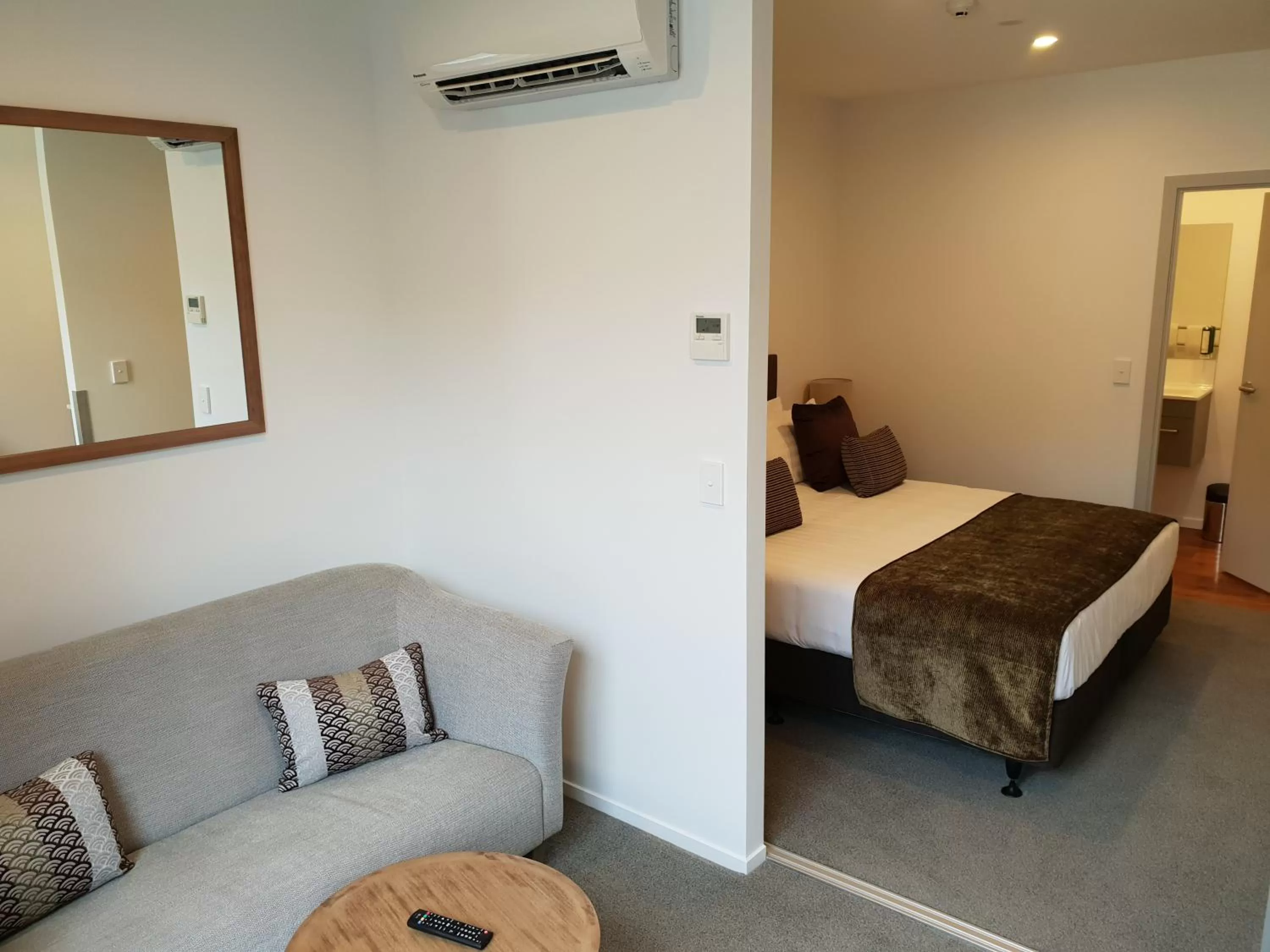 Living room, Bed in Wyndham Garden Remarkables Park Queenstown