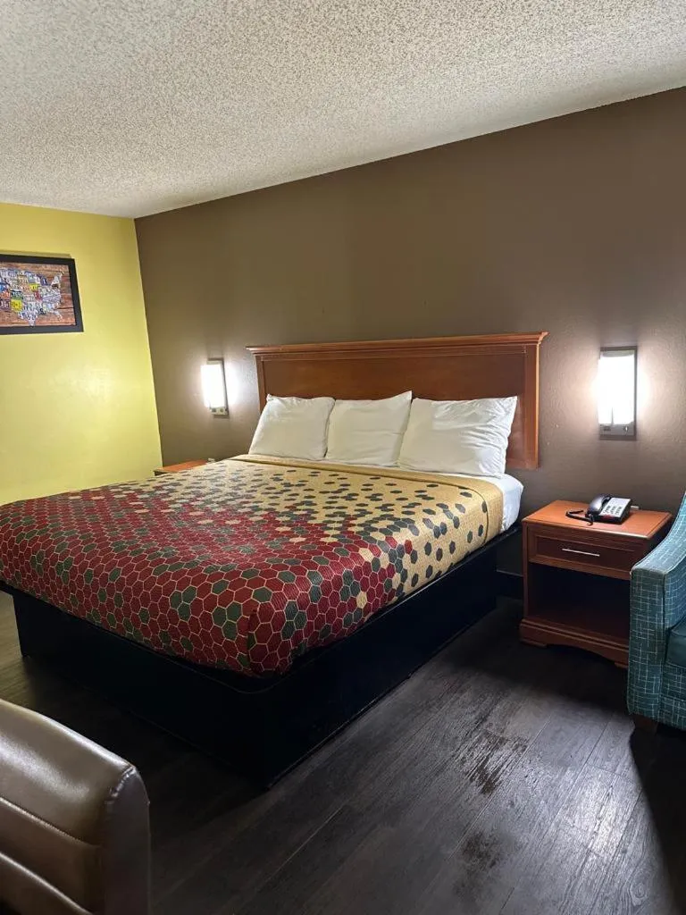 Bed in Econo Lodge Picayune