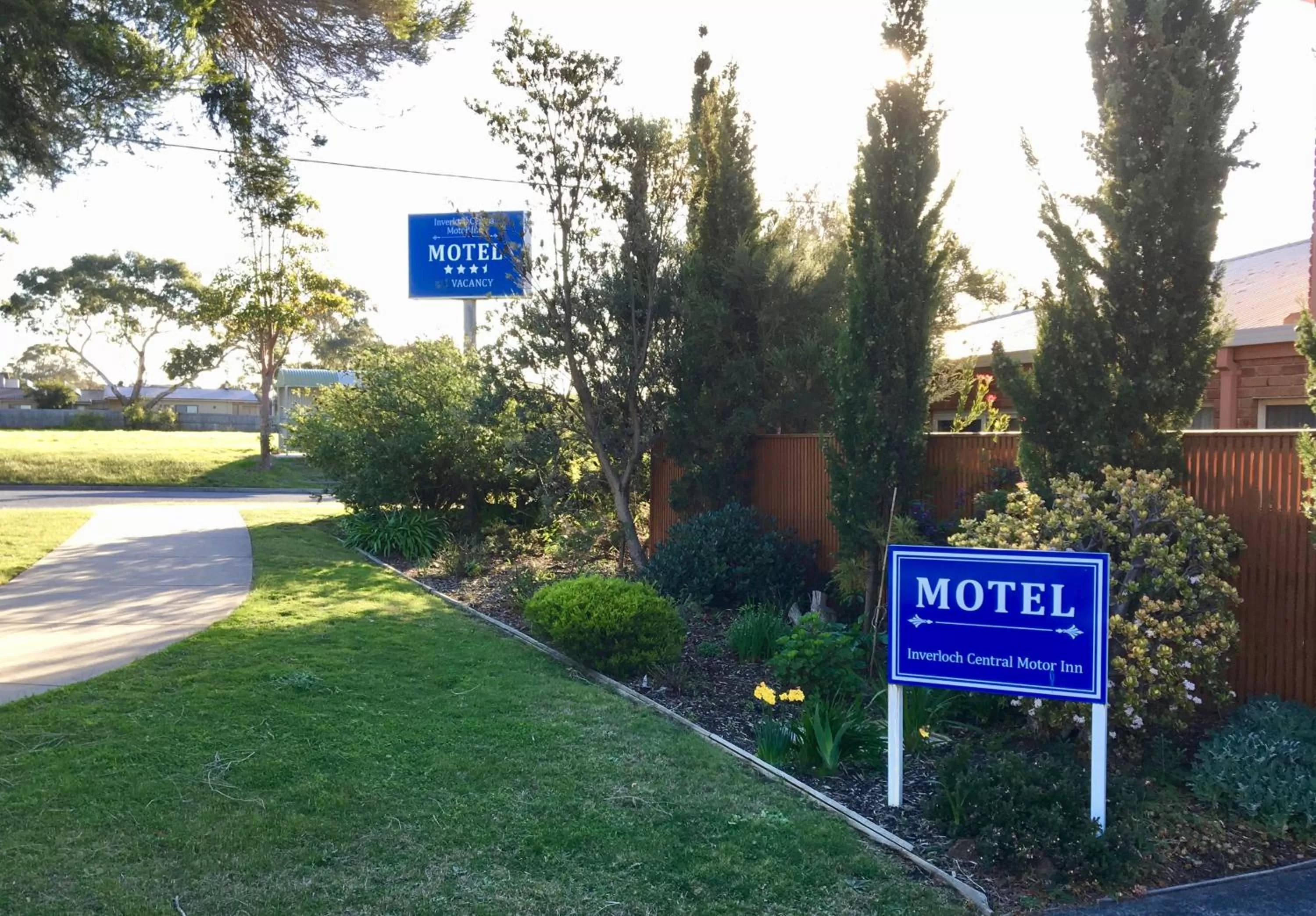 Garden, Property Logo/Sign in Inverloch Central Motor Inn