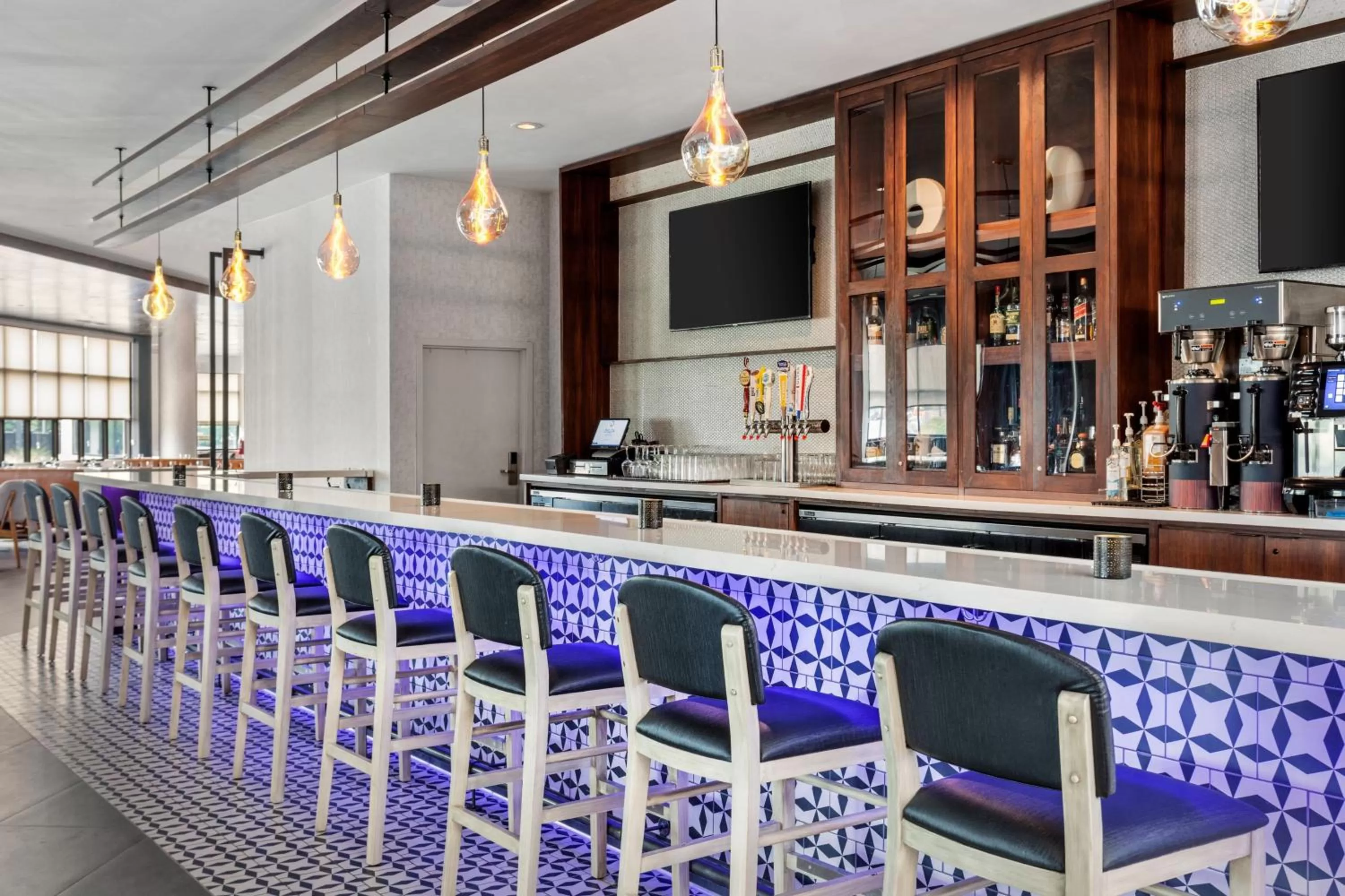 Lounge or bar in Delta Hotels by Marriott Allentown Lehigh Valley