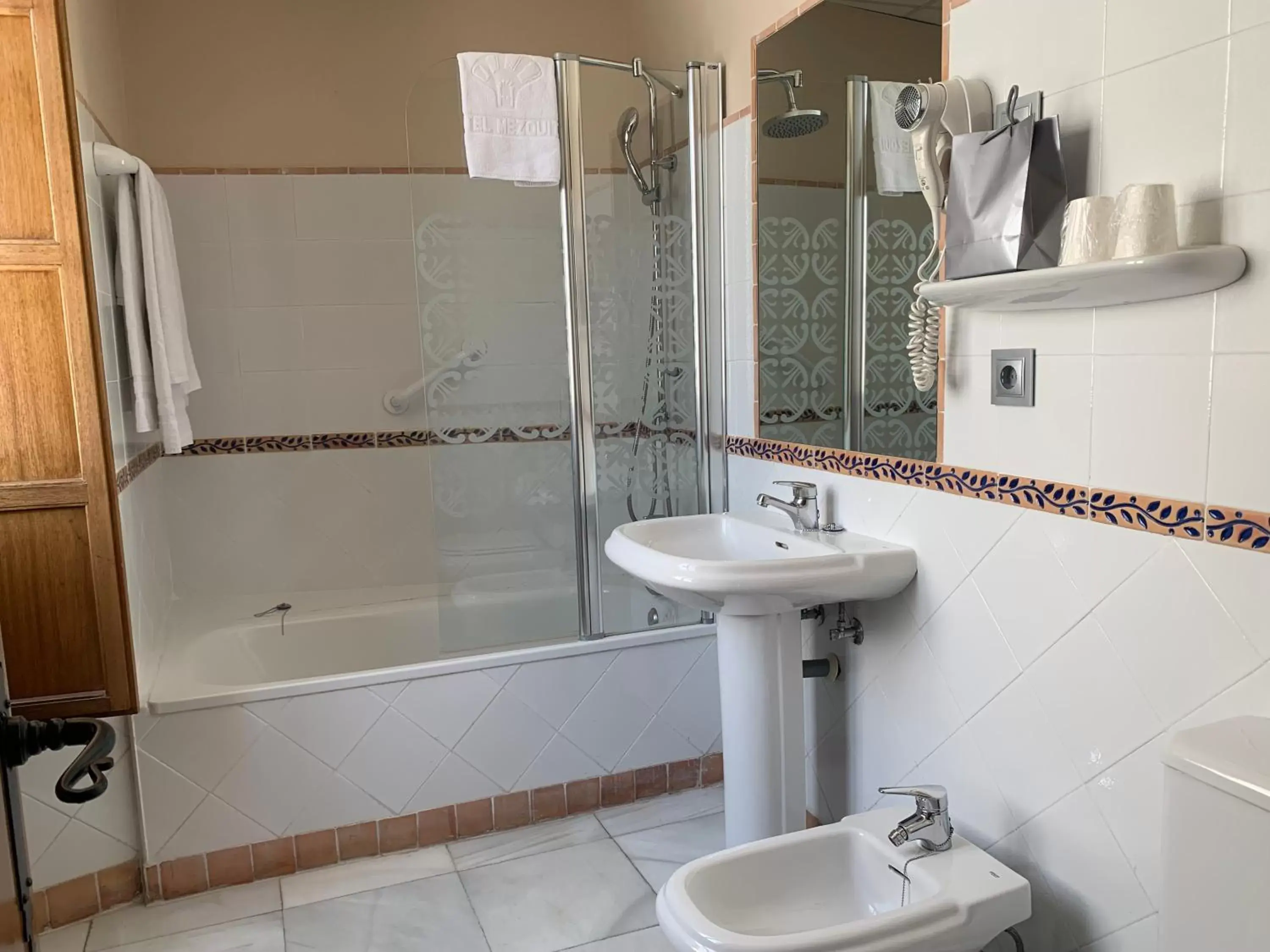 Twin Room with View in Hotel Casa Museo de la Mezquita Twin Room with View in Hotel Casa Museo de la Mezquita