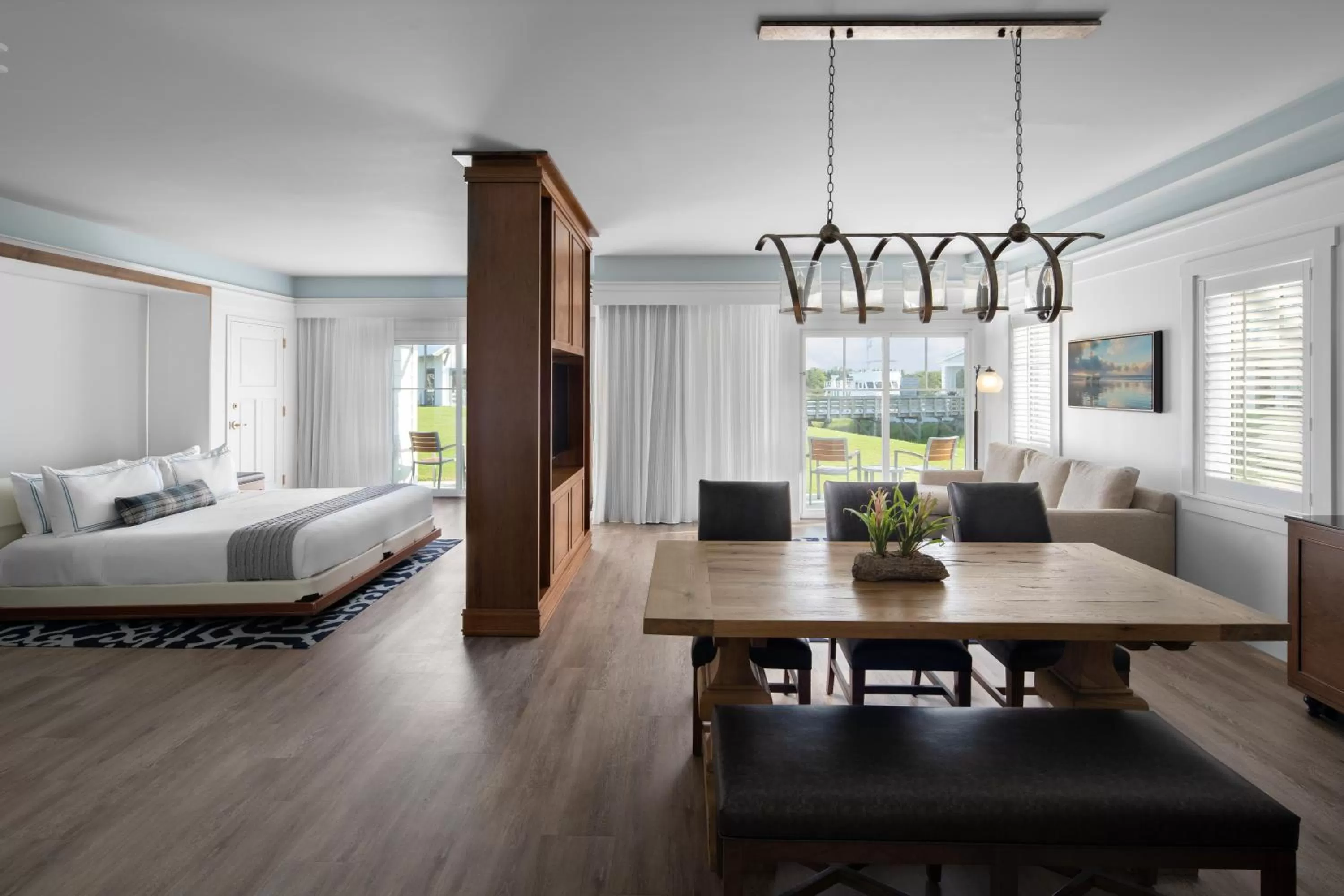 Living room, Bed in Beaufort Hotel