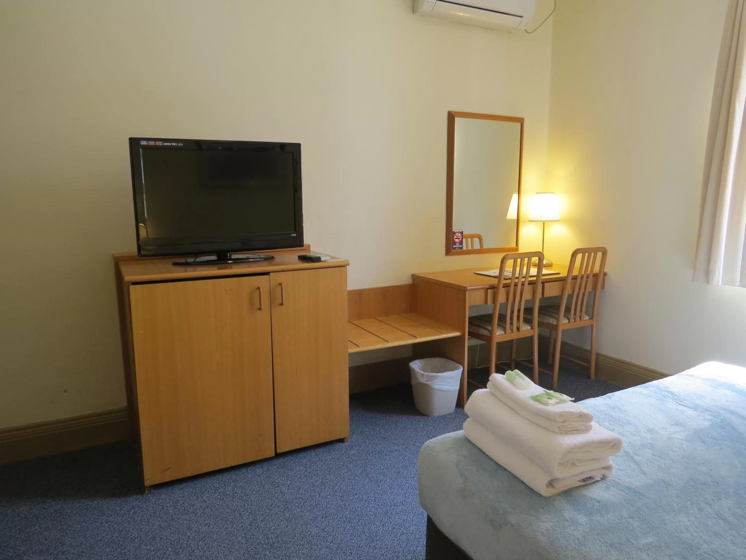 Bed in Criterion Hotel Perth