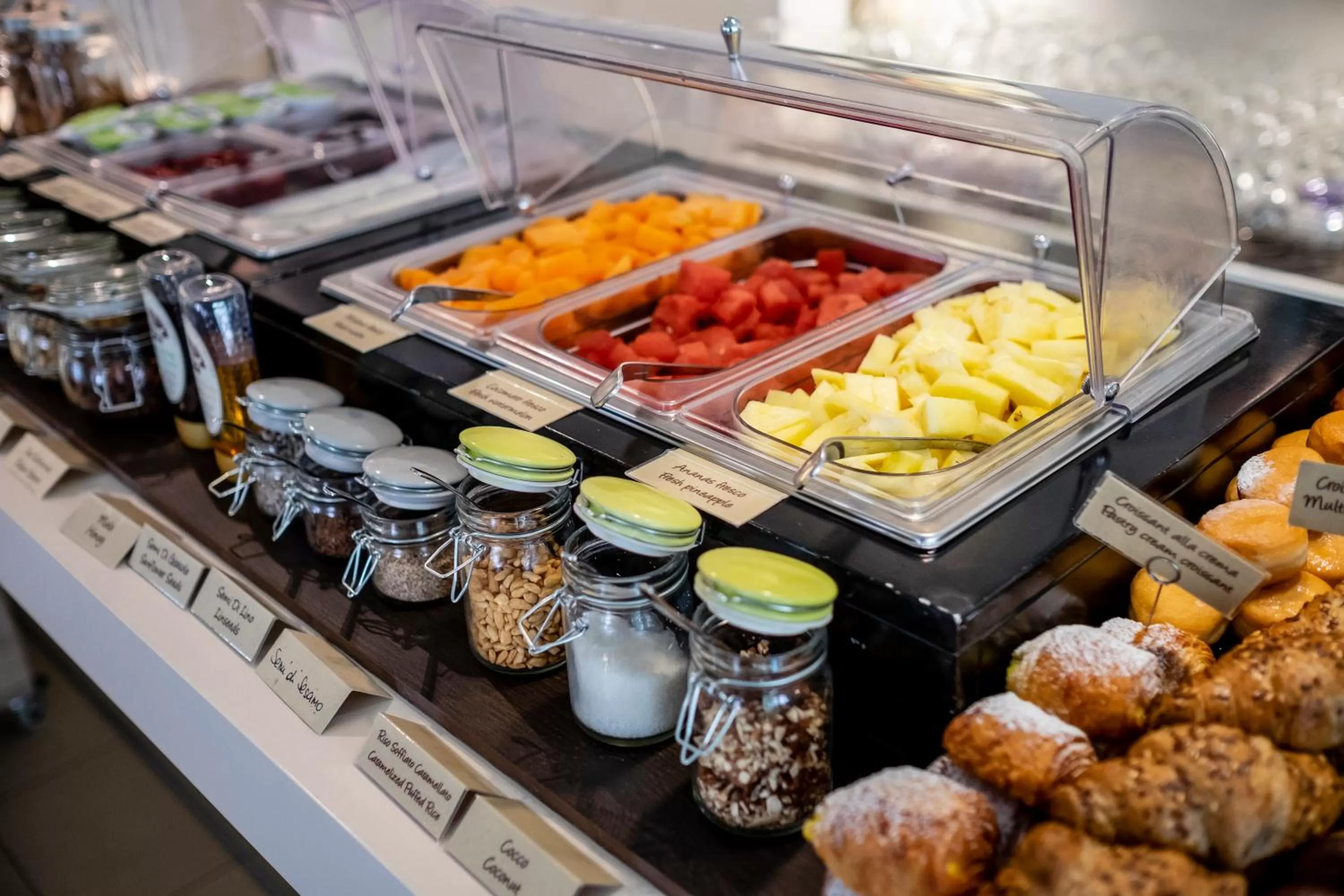 Buffet breakfast in Le Rose Spa Hotel