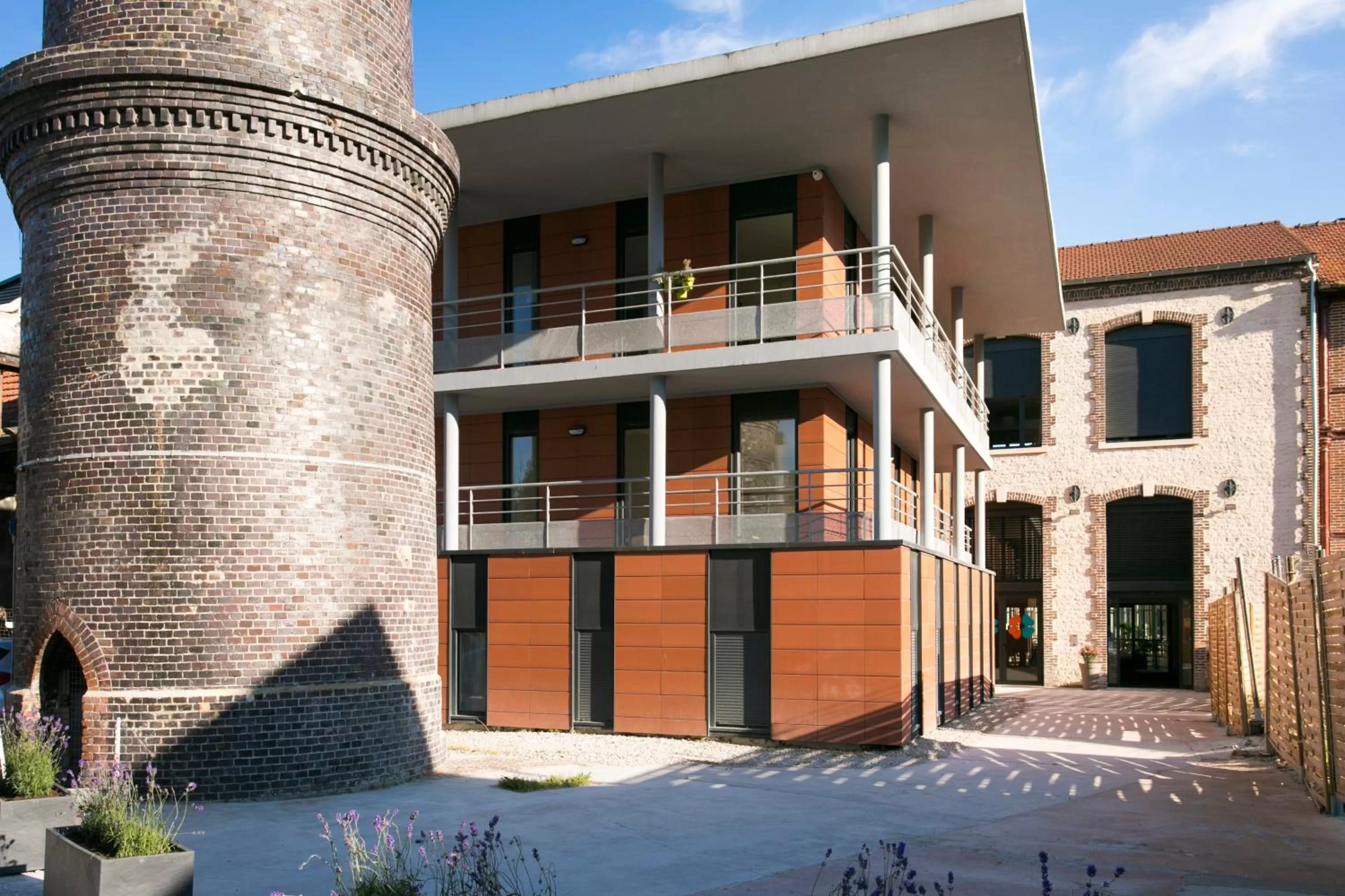 Facade/entrance in Zenao Appart'hôtels Troyes