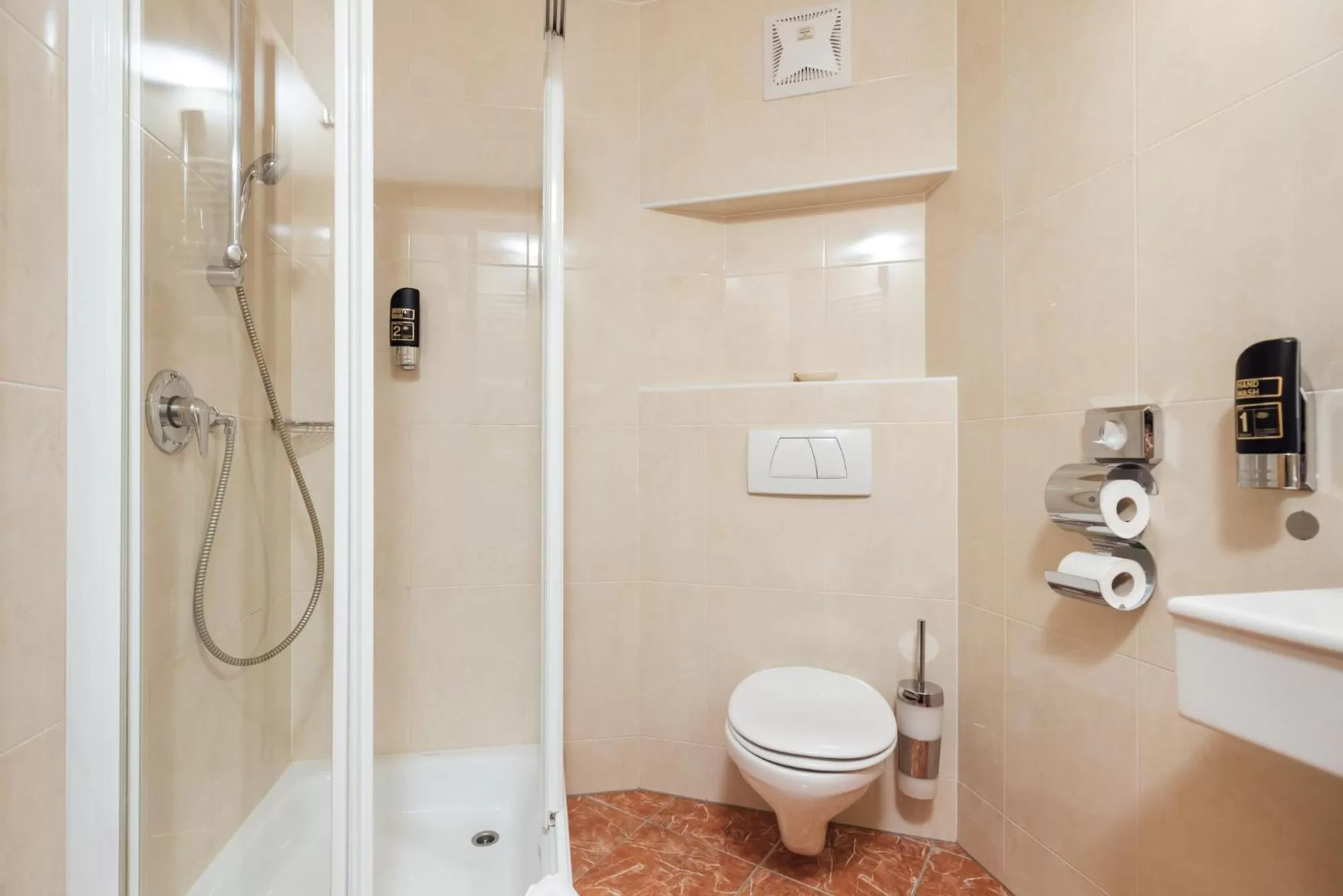 Shower in Hotel Bambi Am Park