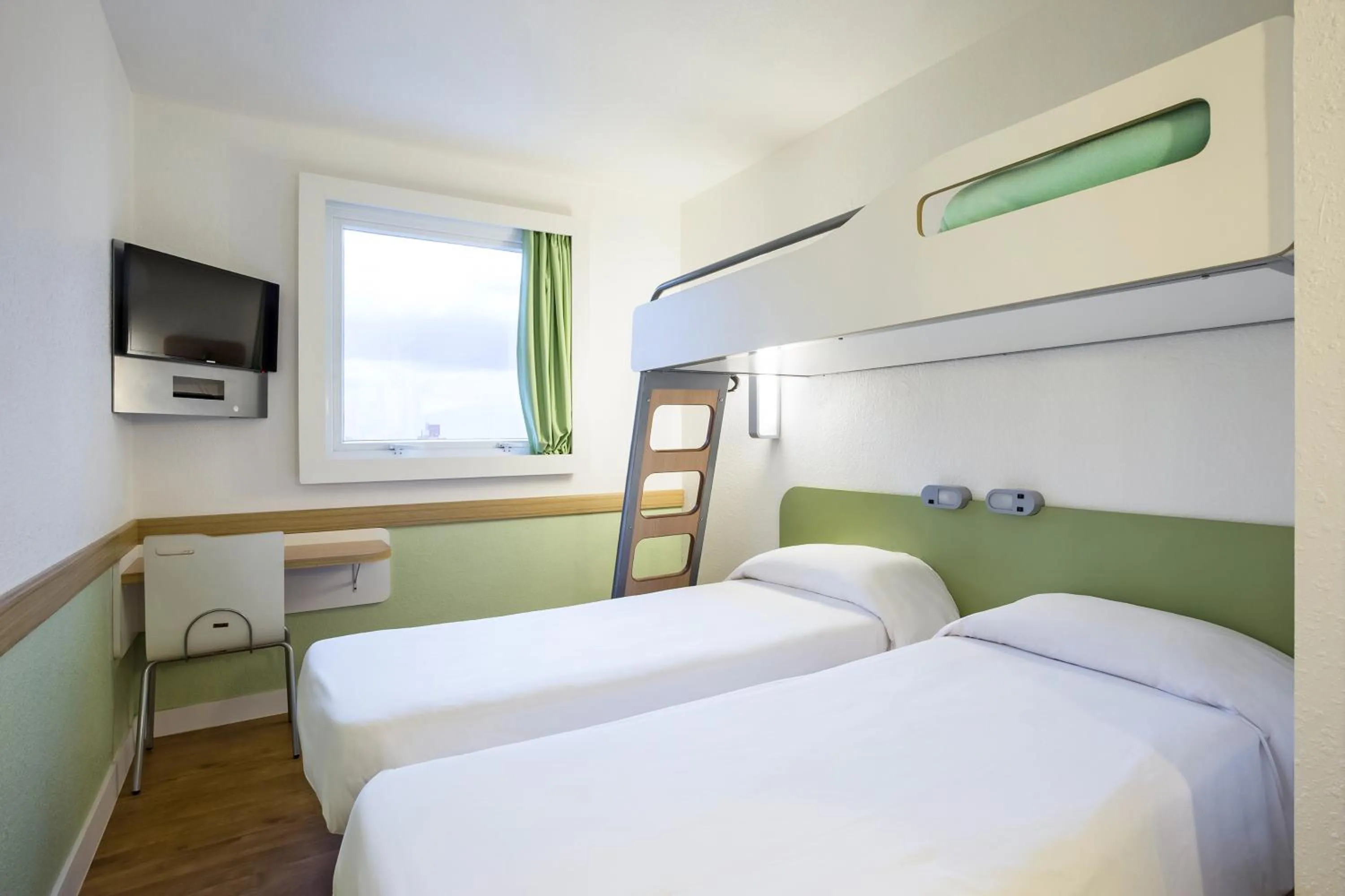 Bed in ibis budget Paris Porte de Vanves