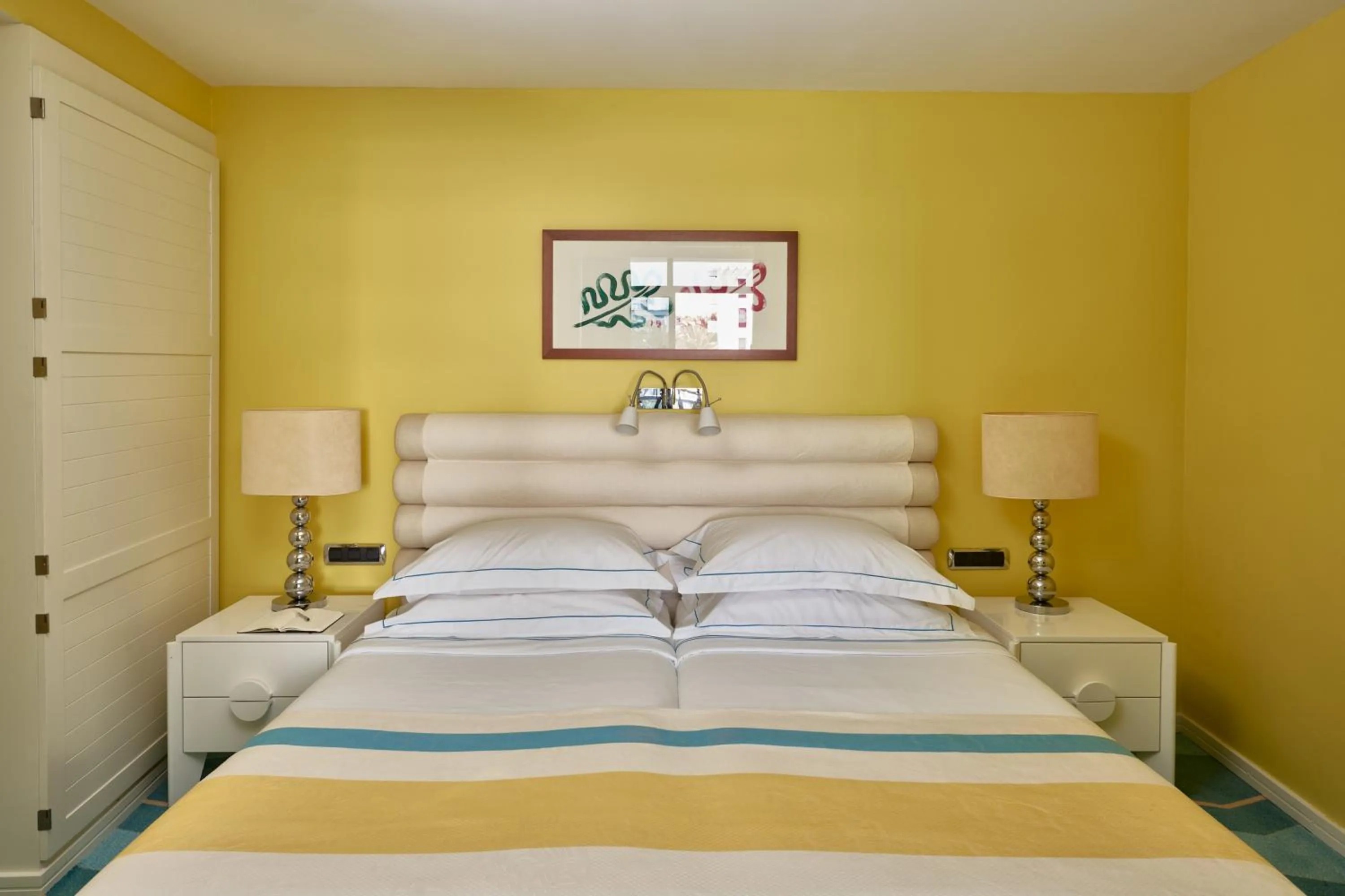 Photo of the whole room, Bed in Seaside Palm Beach