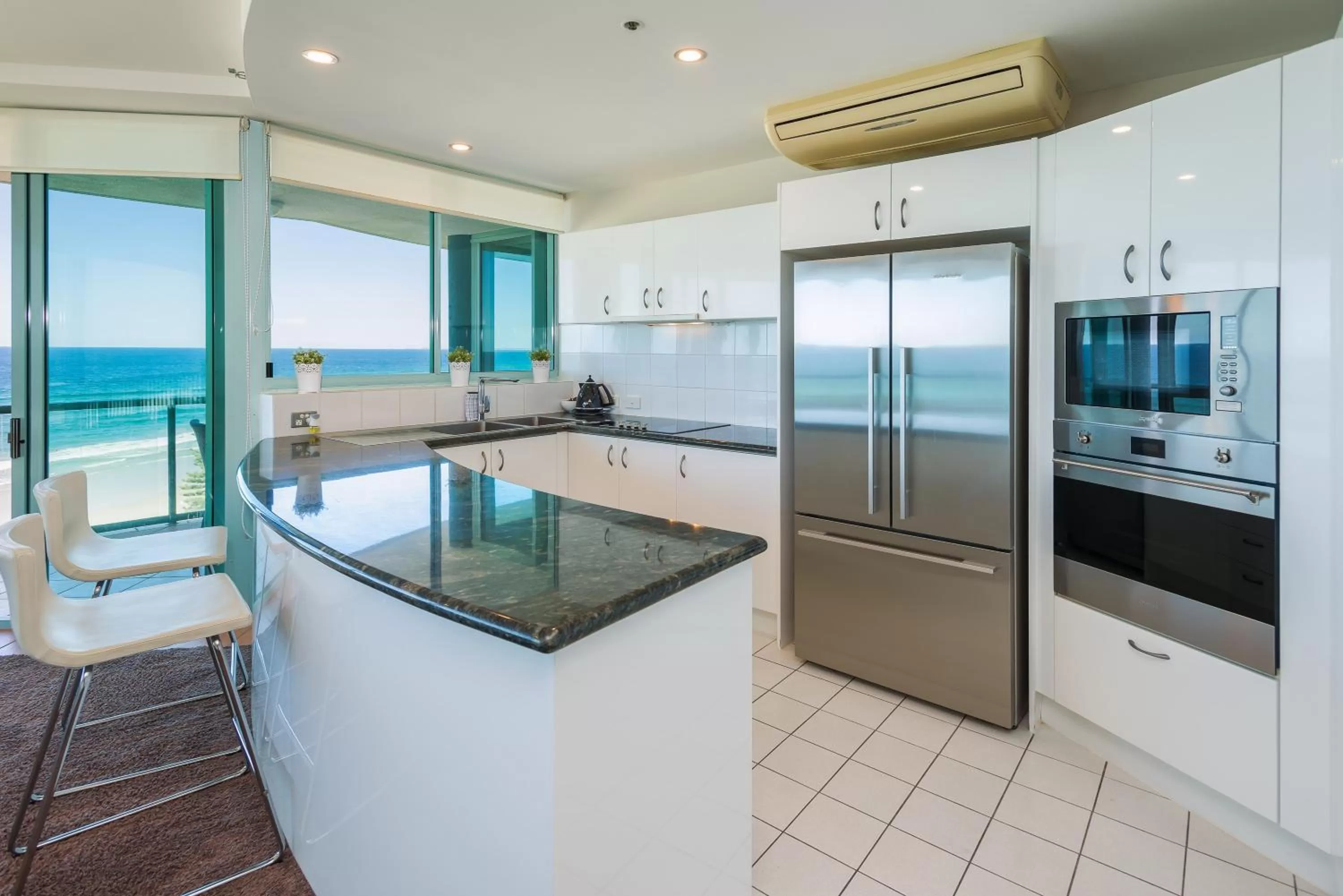 Kitchen or kitchenette in The Waterford on Main Beach