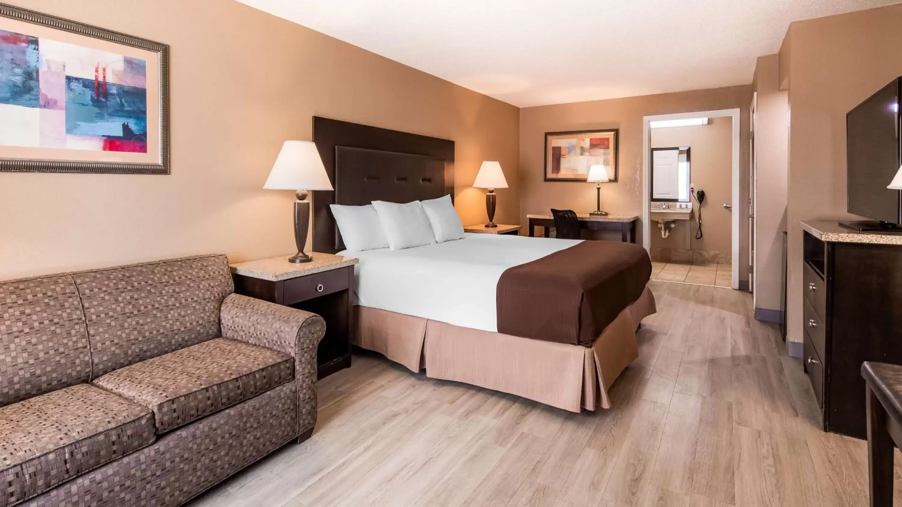 King Room with Sofa Bed and Roll-In Shower - Disability Access/Non-Smoking in Best Western Lumberton King Room with Sofa Bed and Roll-In Shower - Disability Access/Non-Smoking in Best Western Lumberton