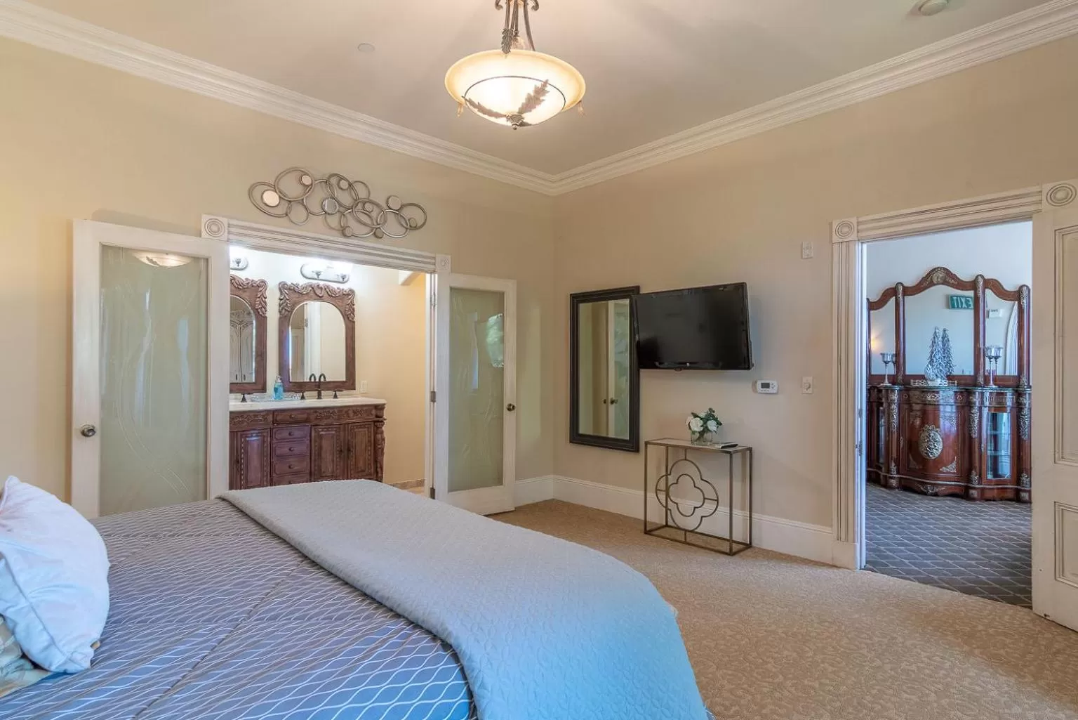 TV and multimedia, Bed in Chateau Coralini