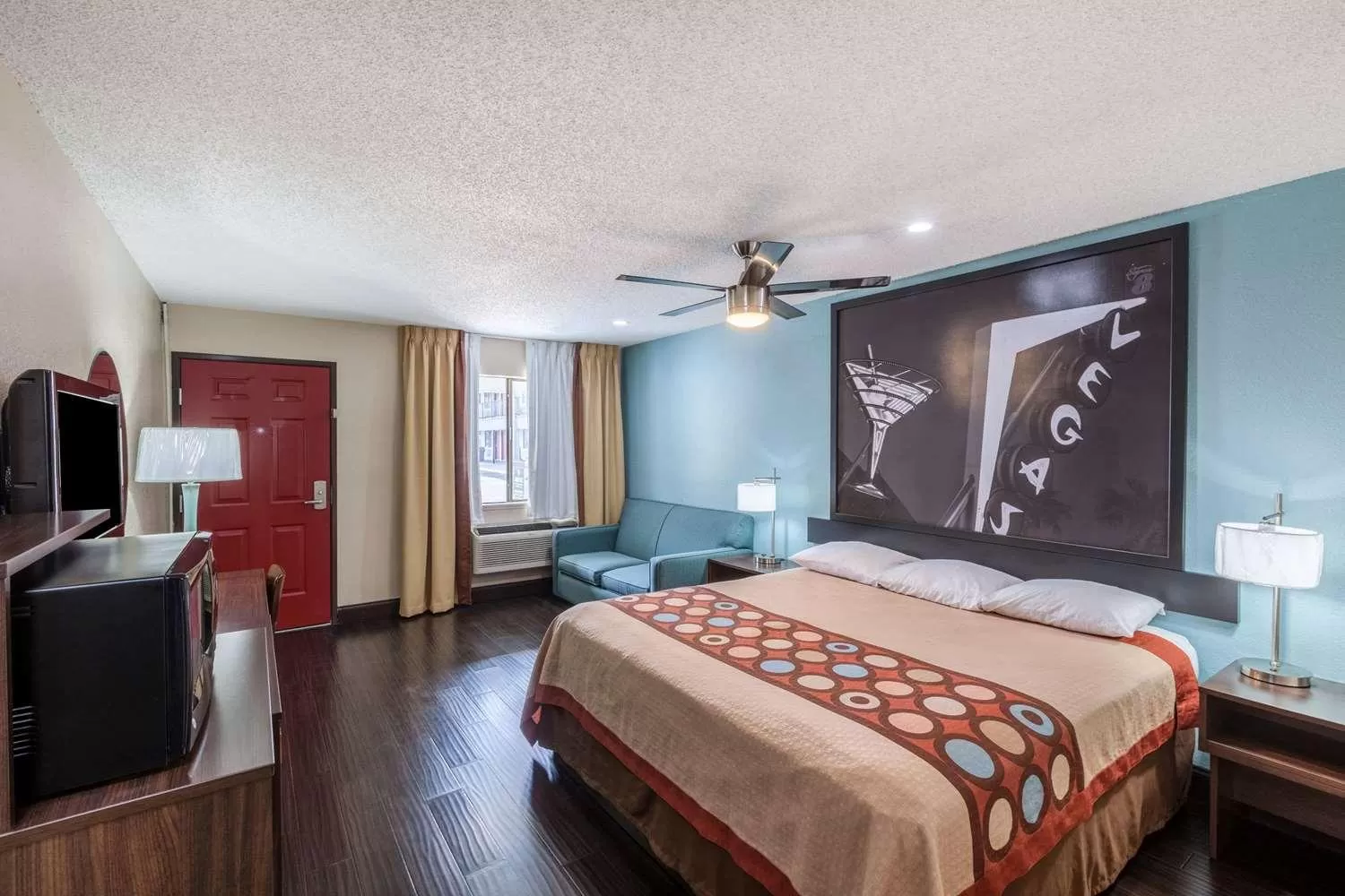 Photo of the whole room, Bed in Super 8 by Wyndham Austin University/Downtown Area