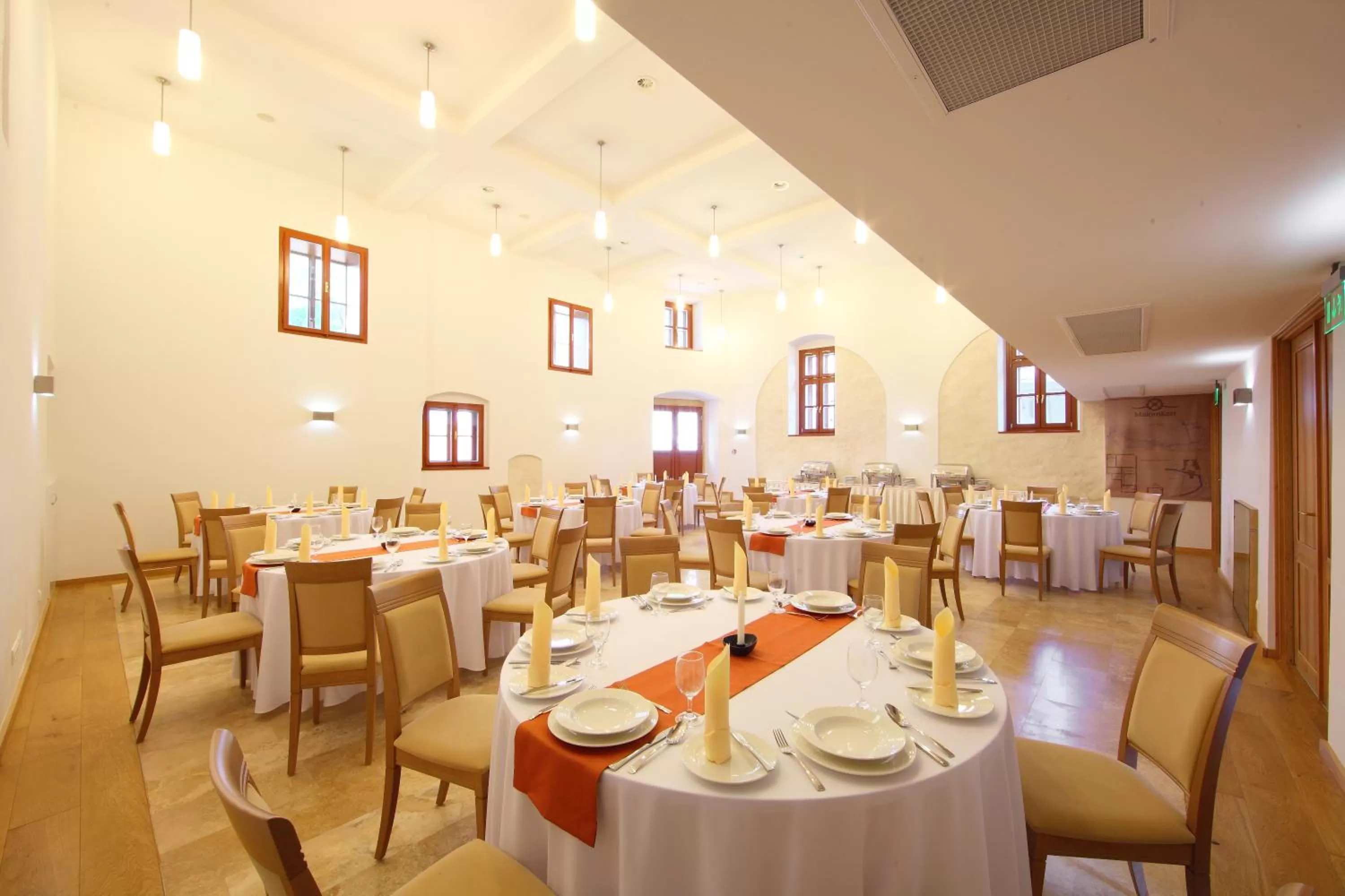 Restaurant/places to eat in Hotel Historia Malomkert