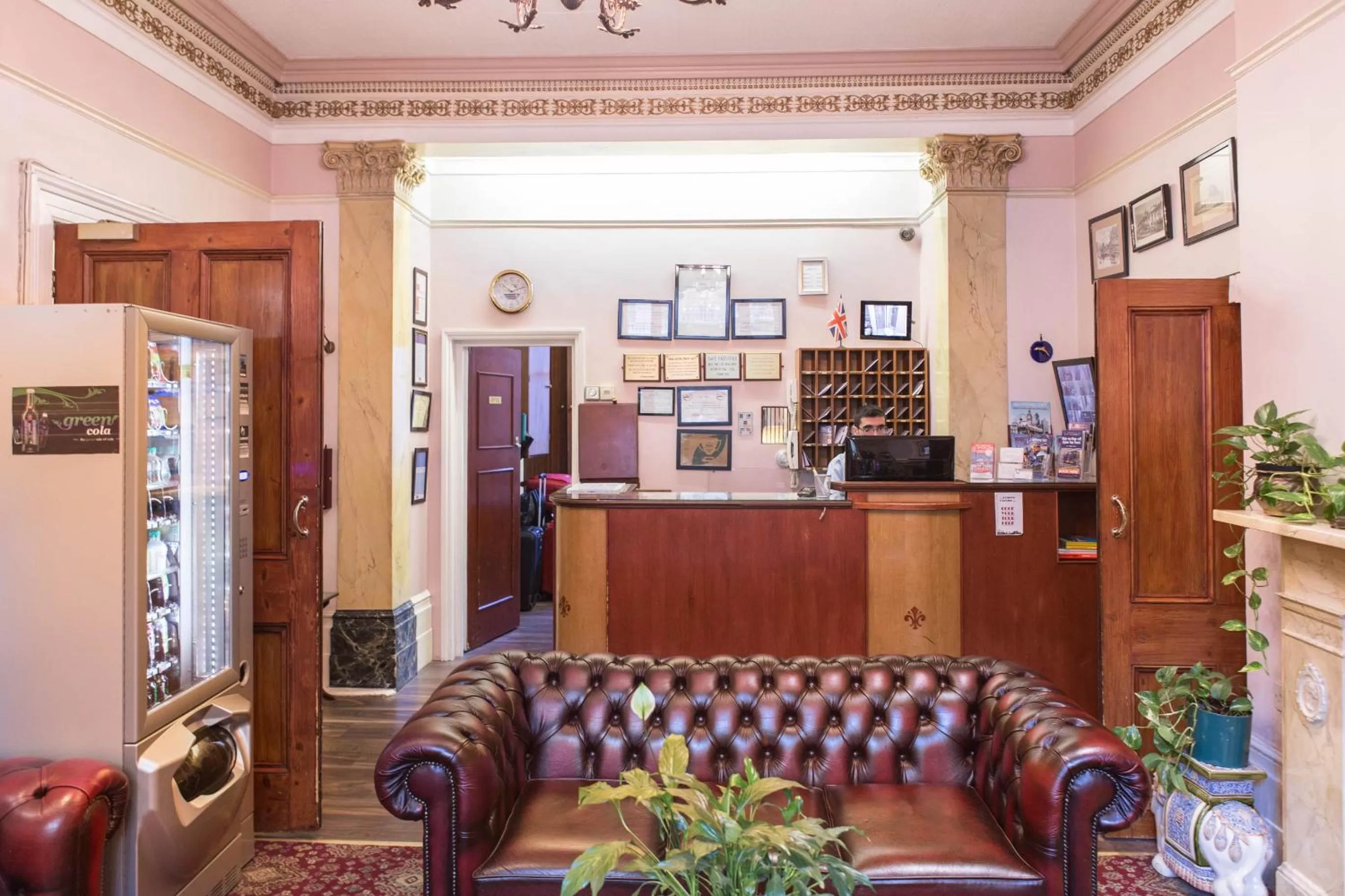 Living room in Dolphin Hotel