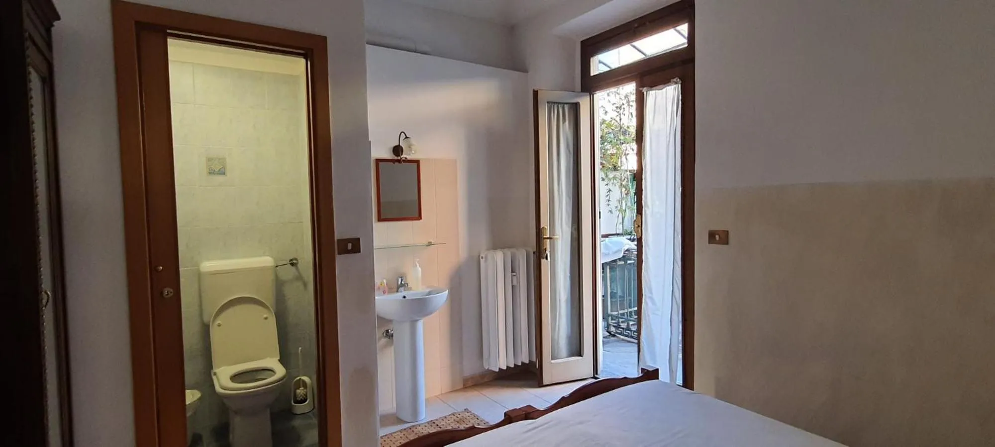 Bathroom, Bed in Albergo Avalon