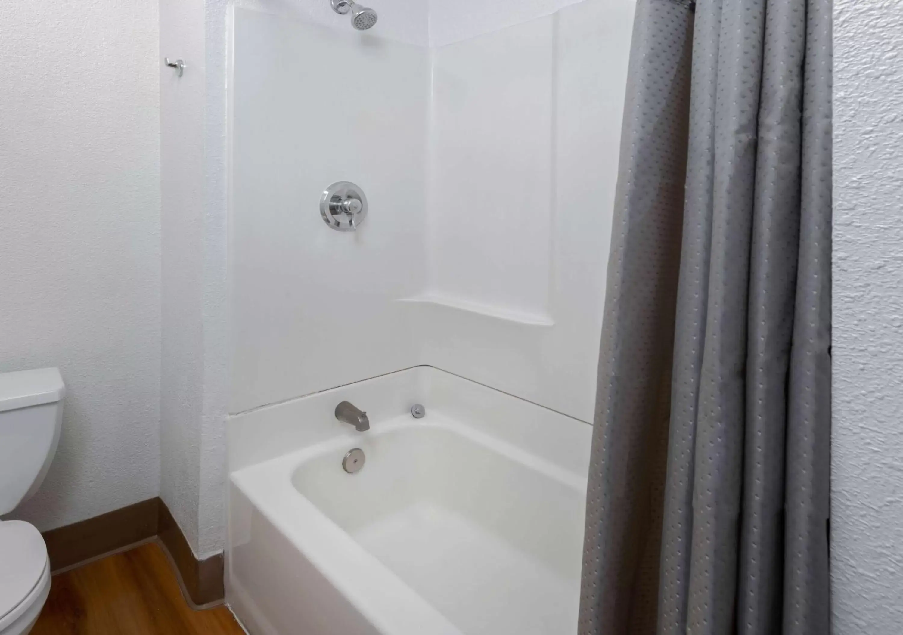 Quadruple Room in Motel 6-Santa Barbara, CA - State Street Quadruple Room in Motel 6-Santa Barbara, CA - State Street