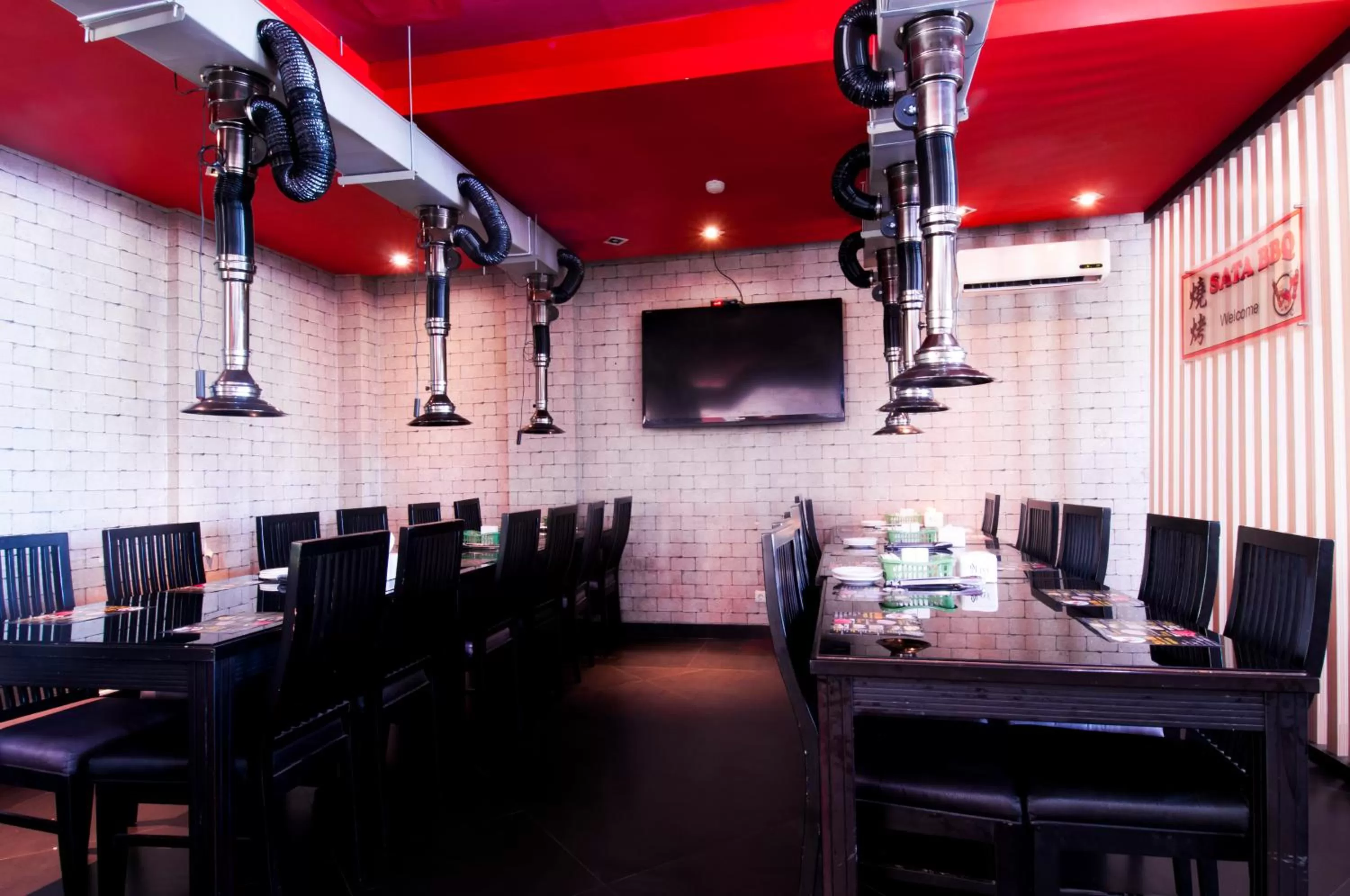 Restaurant/places to eat in 100 Sunset Kuta Hotel & Ballroom