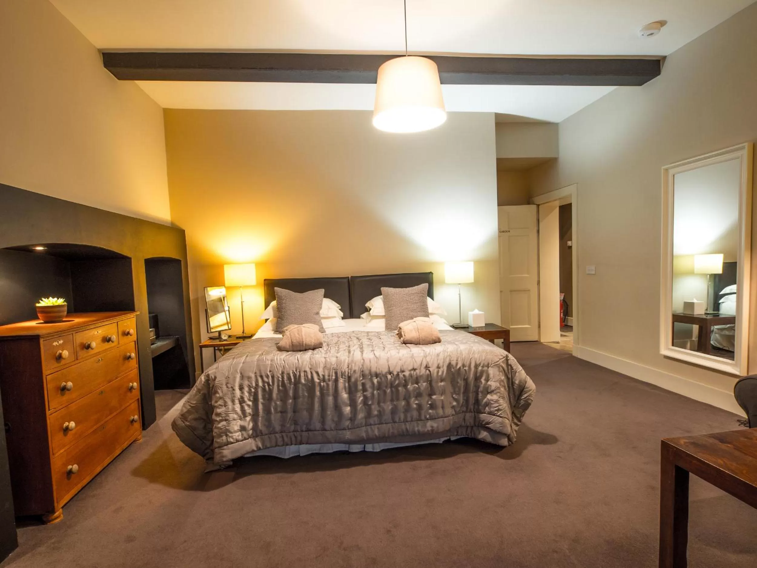 Bed in Six Brunton Place Guest House