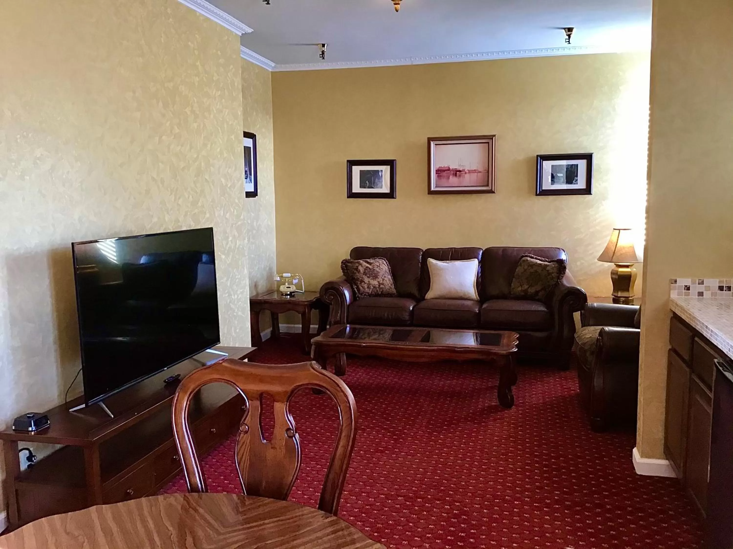 Living room in Eureka Inn, Trademark Collection by Wyndham