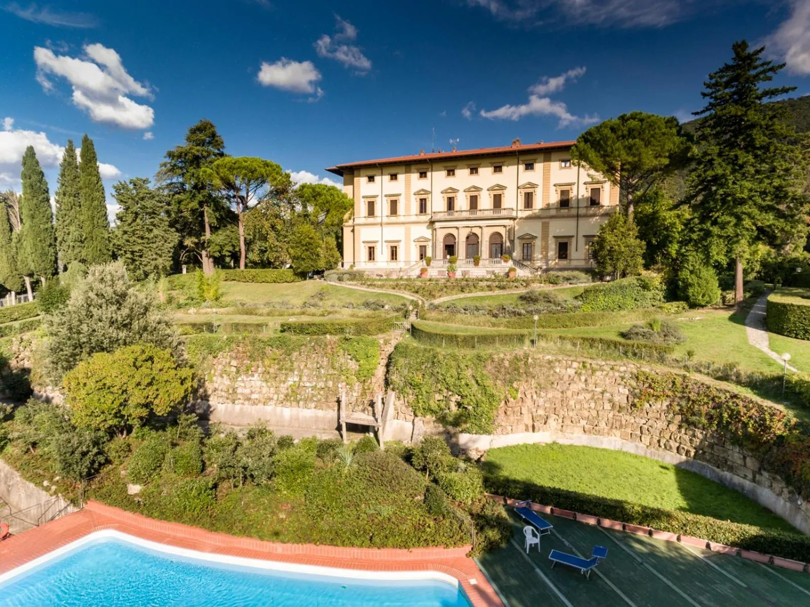 Property building in Villa Pitiana