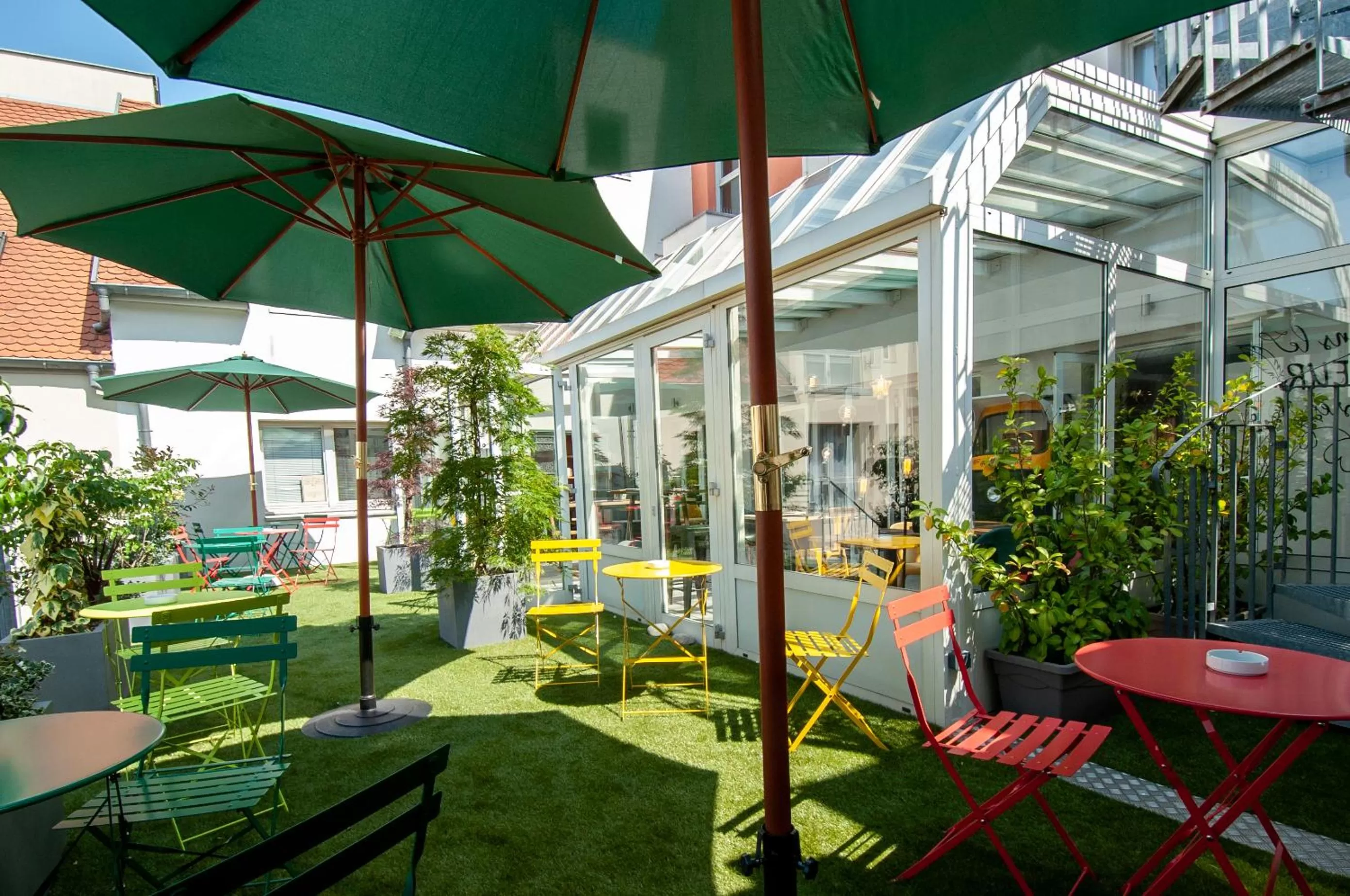 Patio in La Maison Hôtel Mulhouse Centre