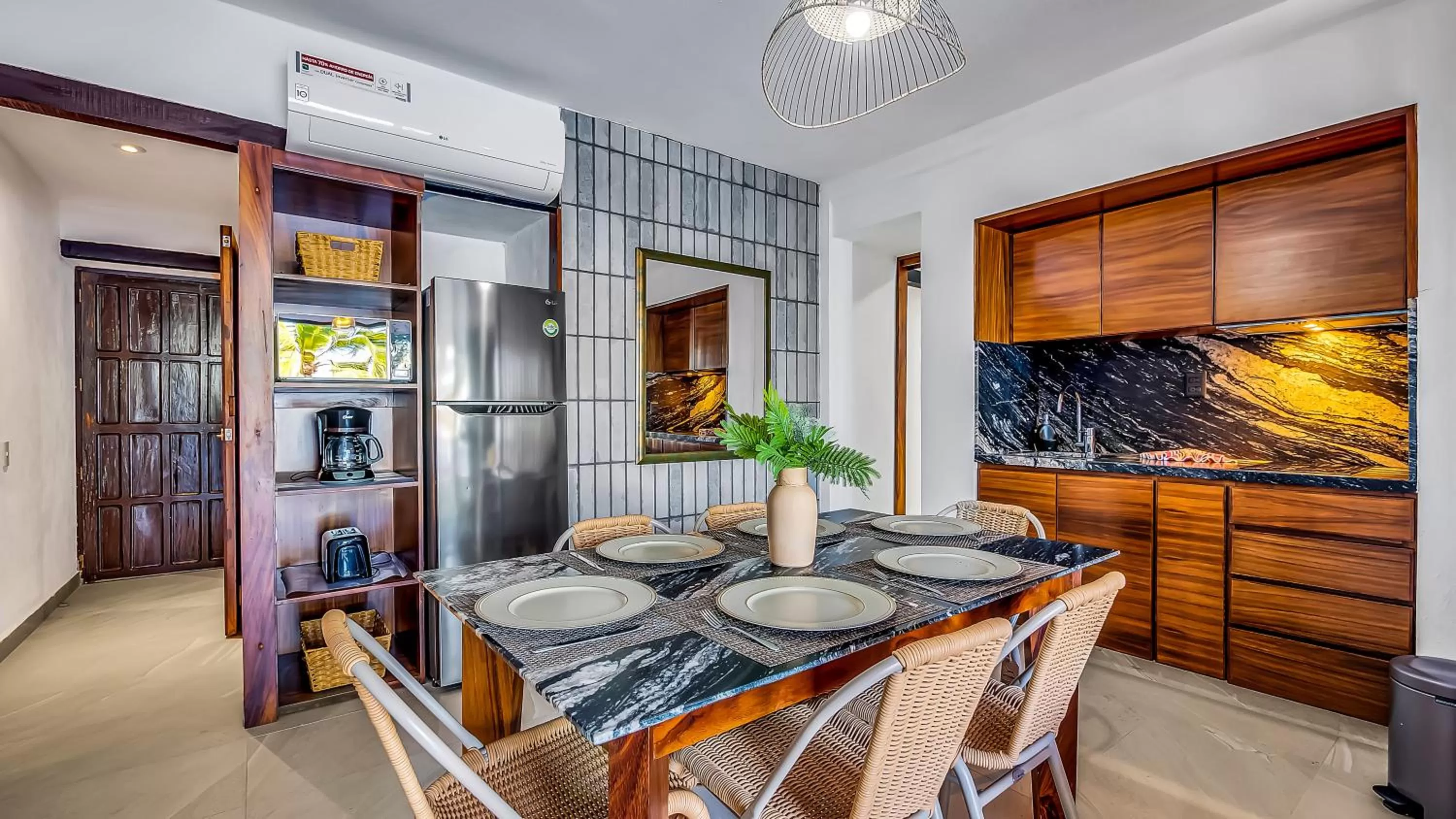 Coffee/tea facilities in Marboka Hotel & Suites