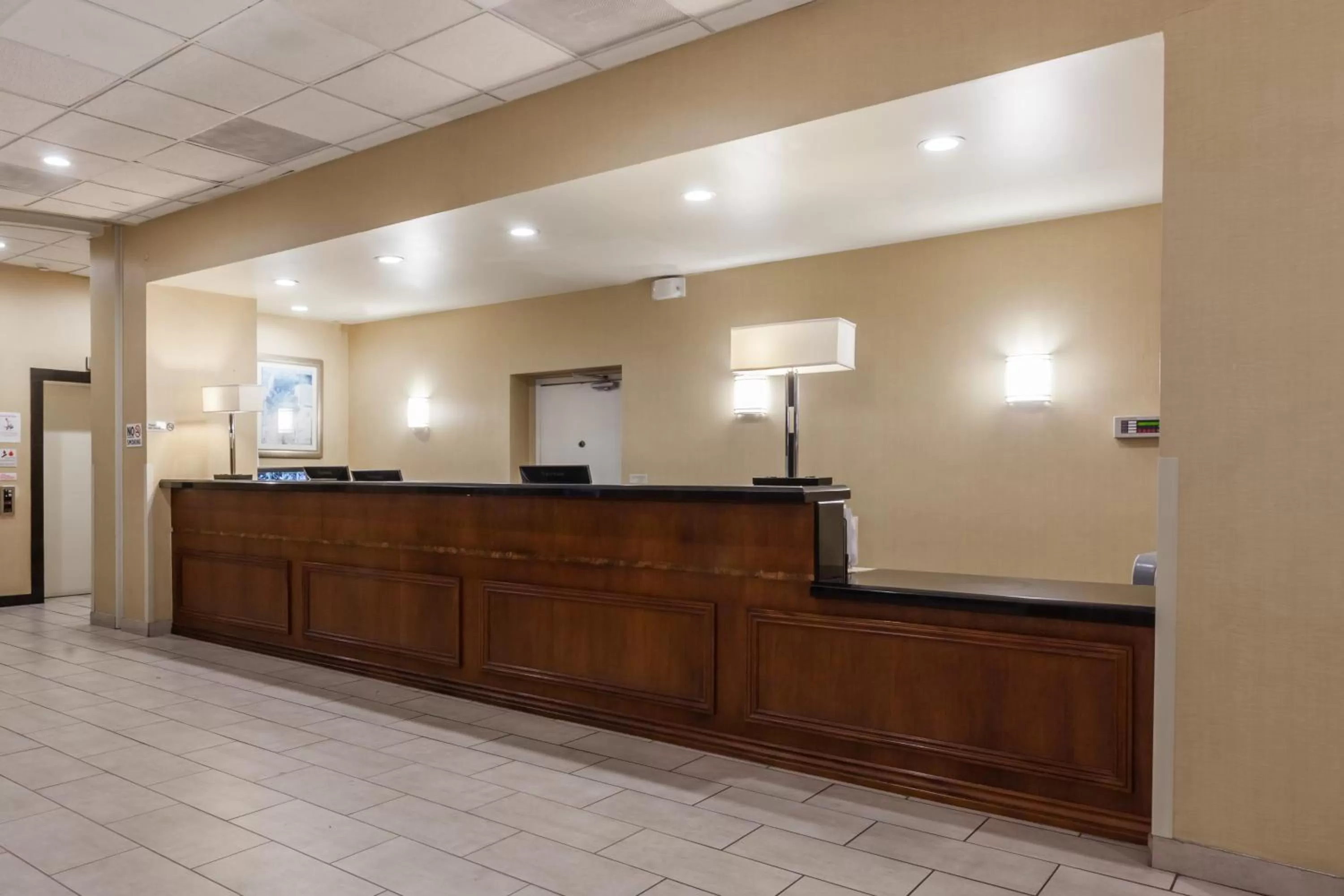 Lobby or reception in Ramada by Wyndham San Diego National City