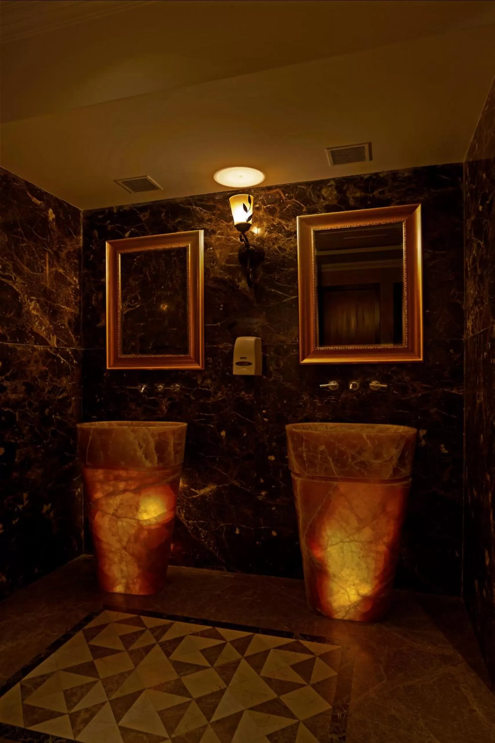 Decorative detail in Hablis Chennai